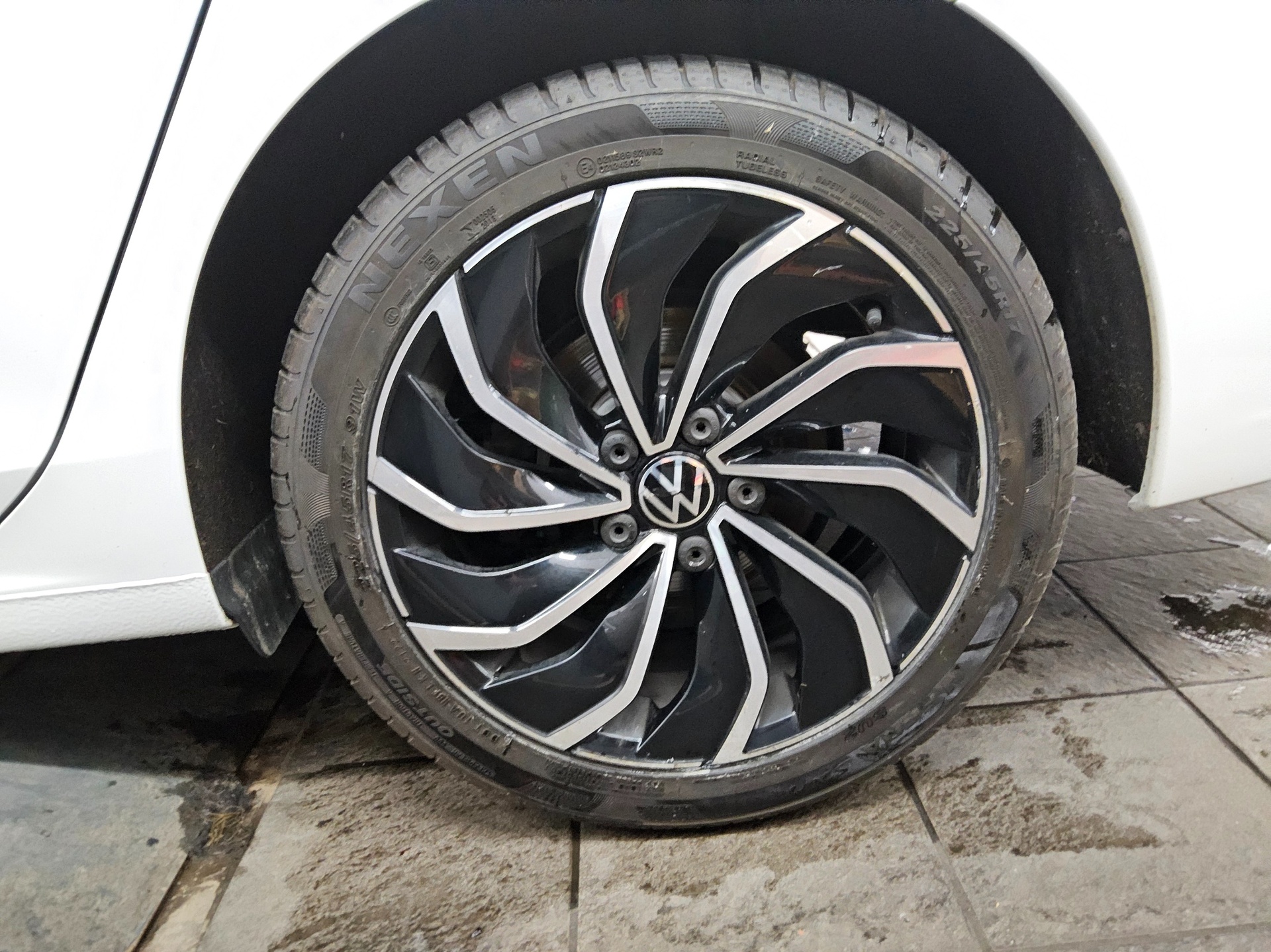 Volkswagen Golf-8 Var. 2.0 TDI Life LED DC AHK PDC SHZ 11