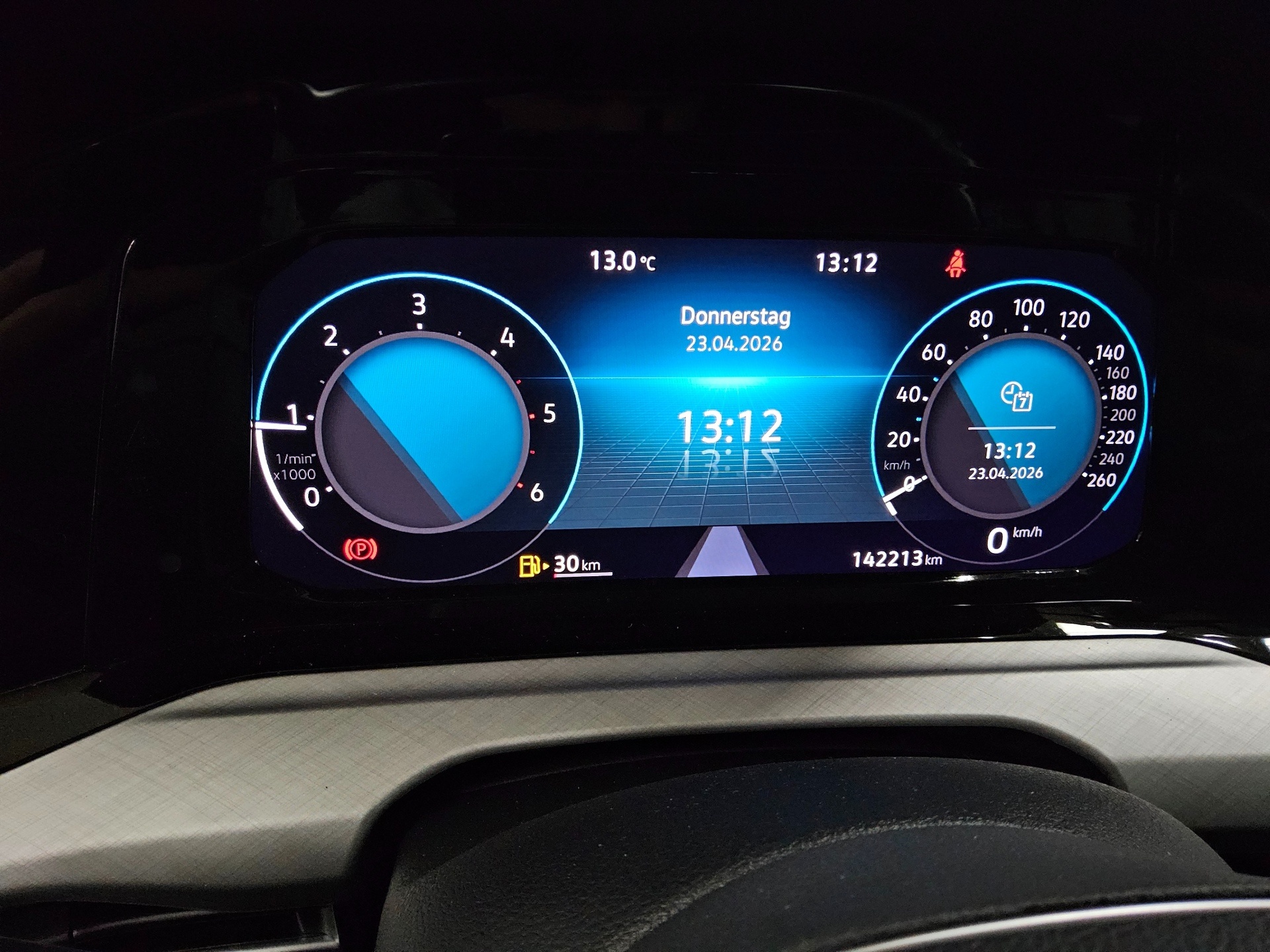 Volkswagen Golf-8 Var. 2.0 TDI Life LED DC AHK PDC SHZ 8