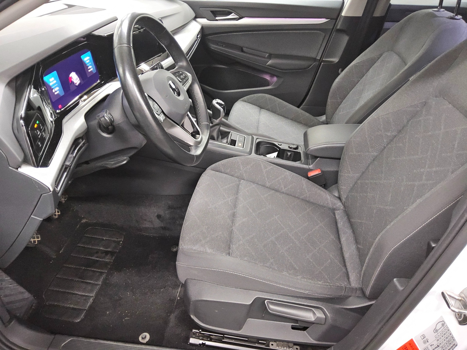 Volkswagen Golf-8 Var. 2.0 TDI Life LED DC AHK PDC SHZ 9