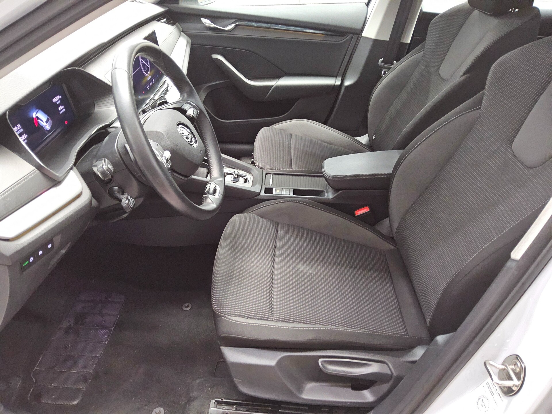 Skoda Octavia Kombi 2.0 TDI Ambition Navi LED vc ACC 9