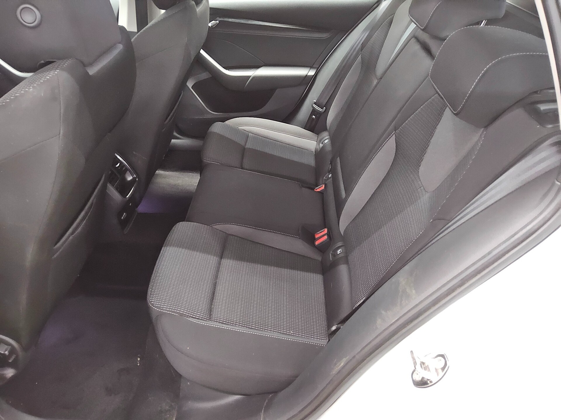 Skoda Octavia Kombi 2.0 TDI Ambition Navi LED vc ACC 13