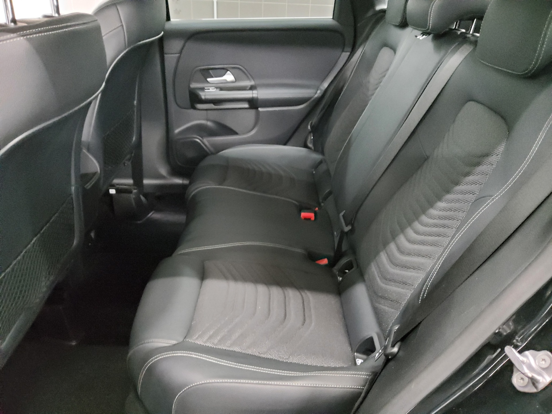 Mercedes-Benz B 180 d Style T-Leder Navi AHK PDC Shz Tempomat 13