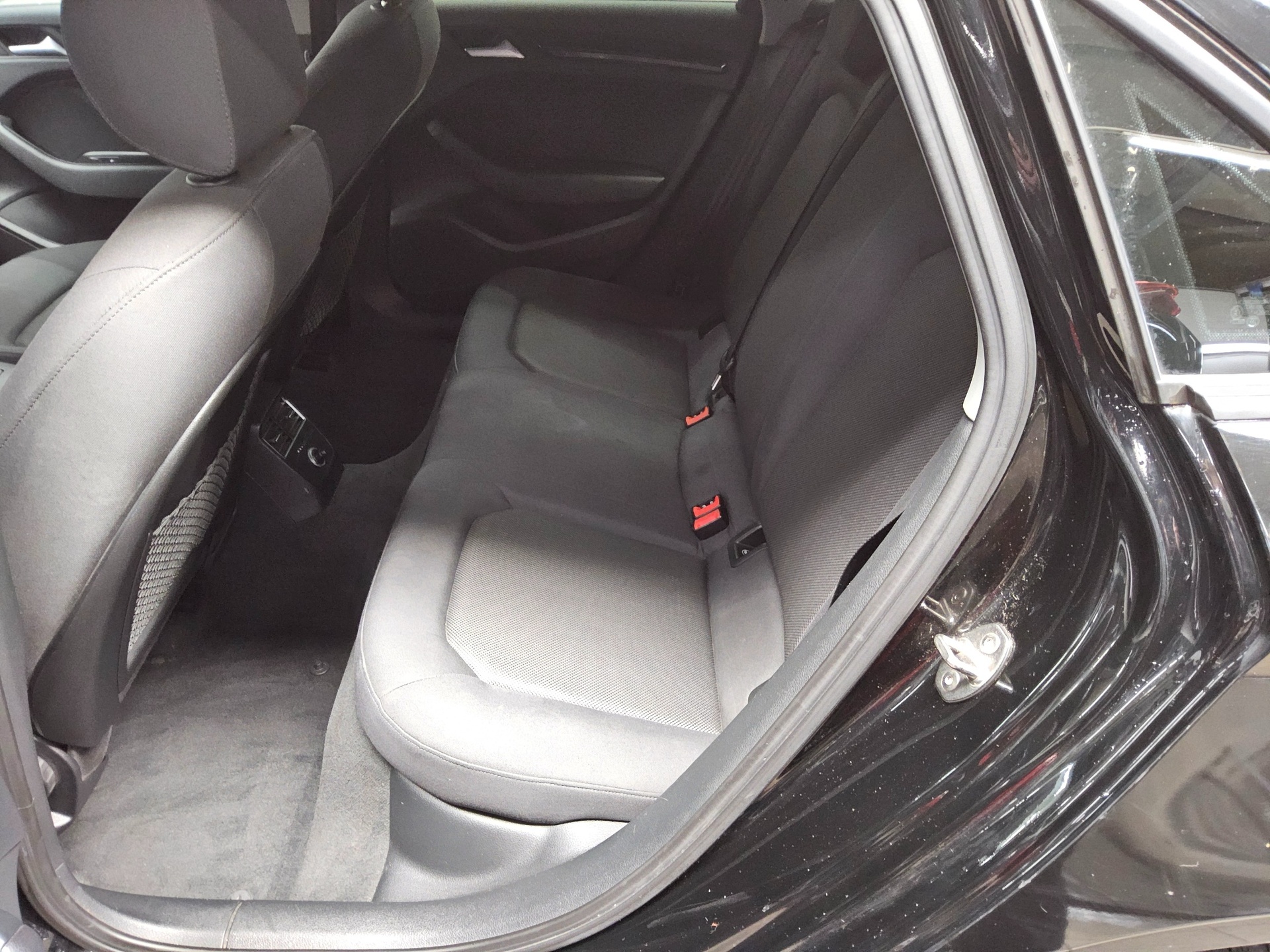 Audi A3 Lim. 30 TFSI Navi Xenon Shz PDC Tempomat MMI 13