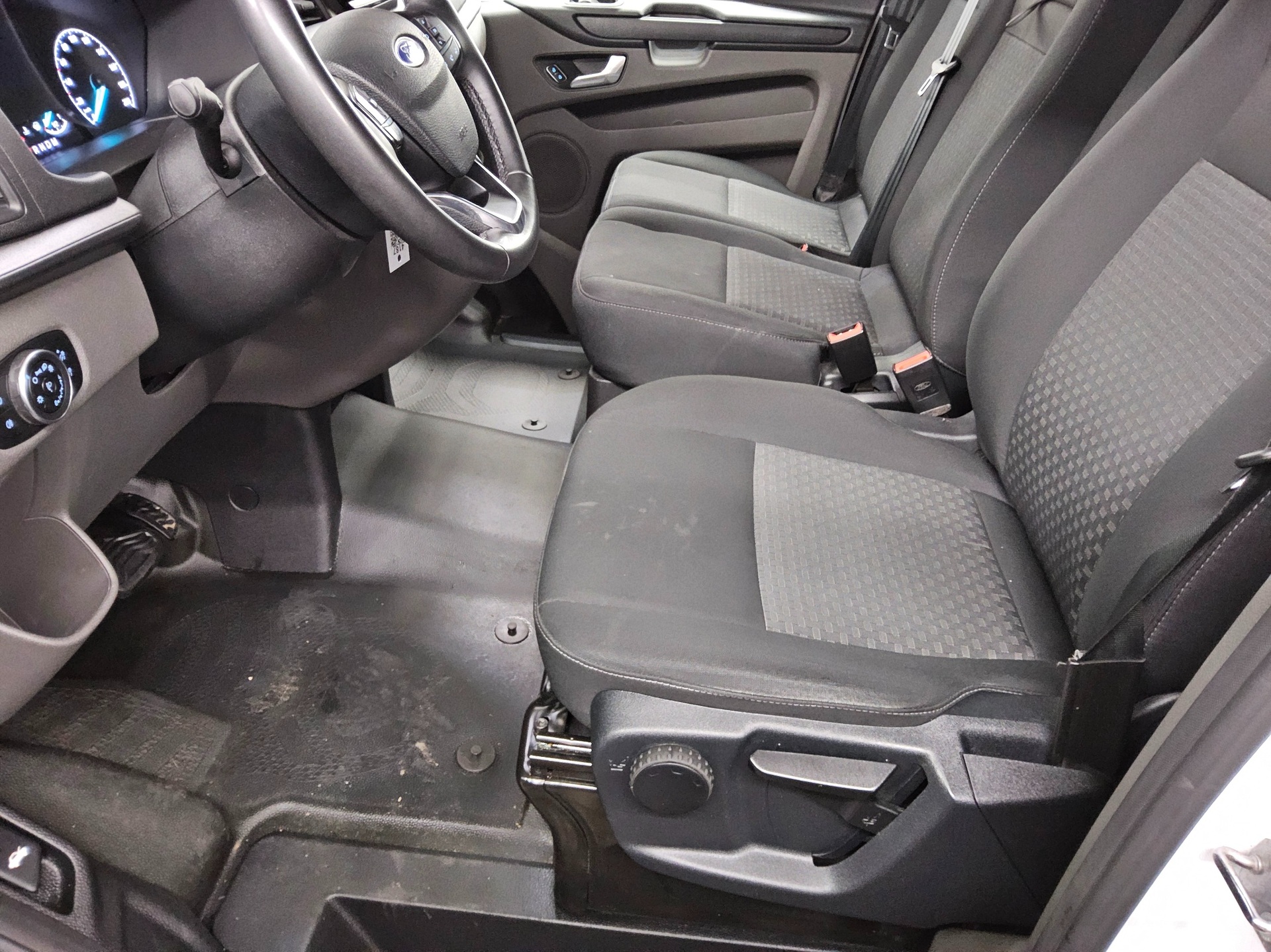 Ford Transit Custom L1H1 2.0 TDCi Trend 3-Sitzer Navi 8