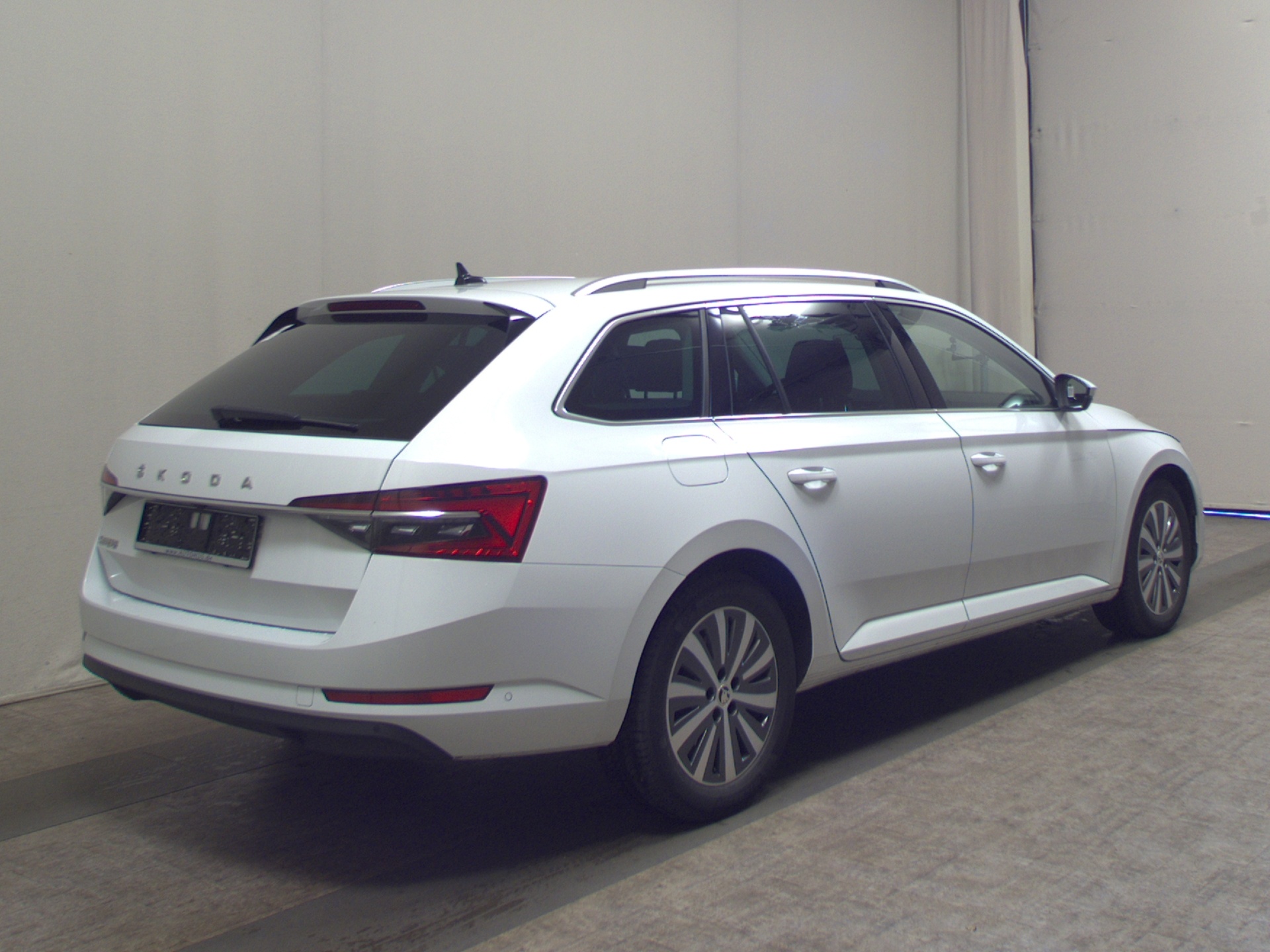 Skoda Superb Kombi 2.0 TDI Style Navi LED Shz vc RFK 4