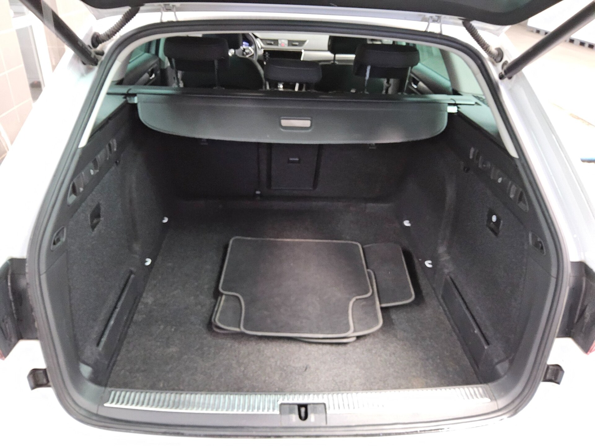 Skoda Superb Kombi 2.0 TDI Style Navi LED Shz vc RFK 12