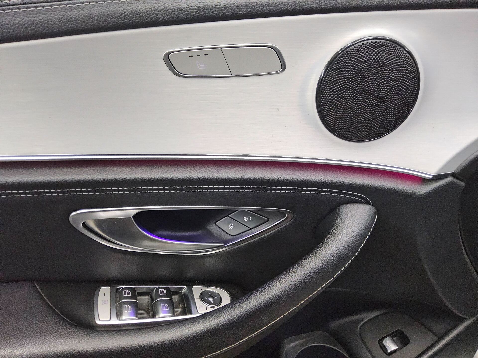 Mercedes-Benz E 300 T de AMG-Line Night Navi MB-LED Pano AHK 10