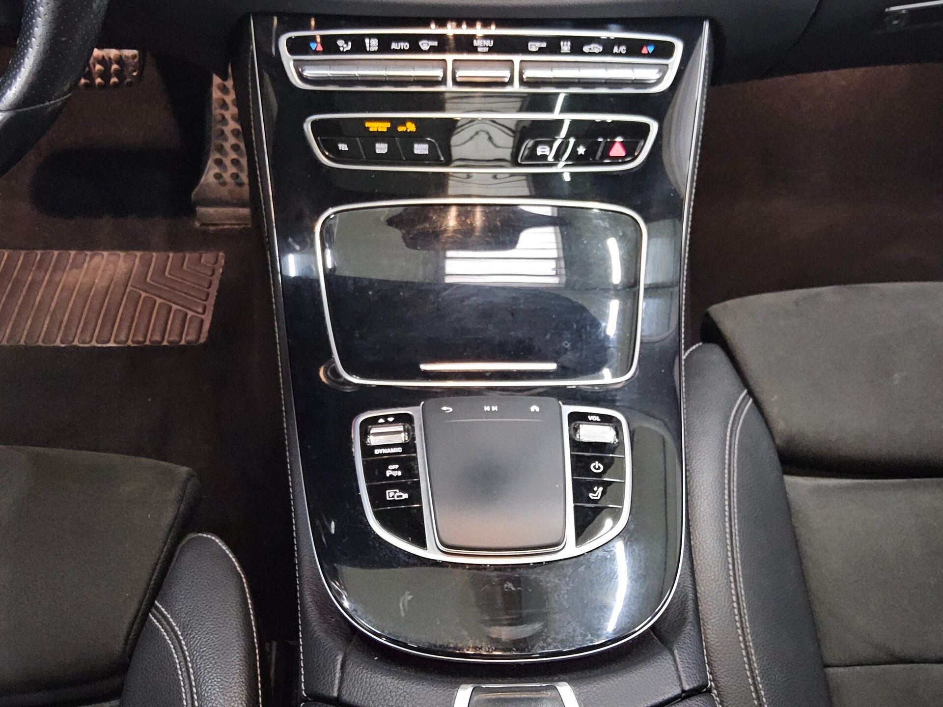 Mercedes-Benz E 300 T de AMG-Line Night Navi MB-LED Pano AHK 6