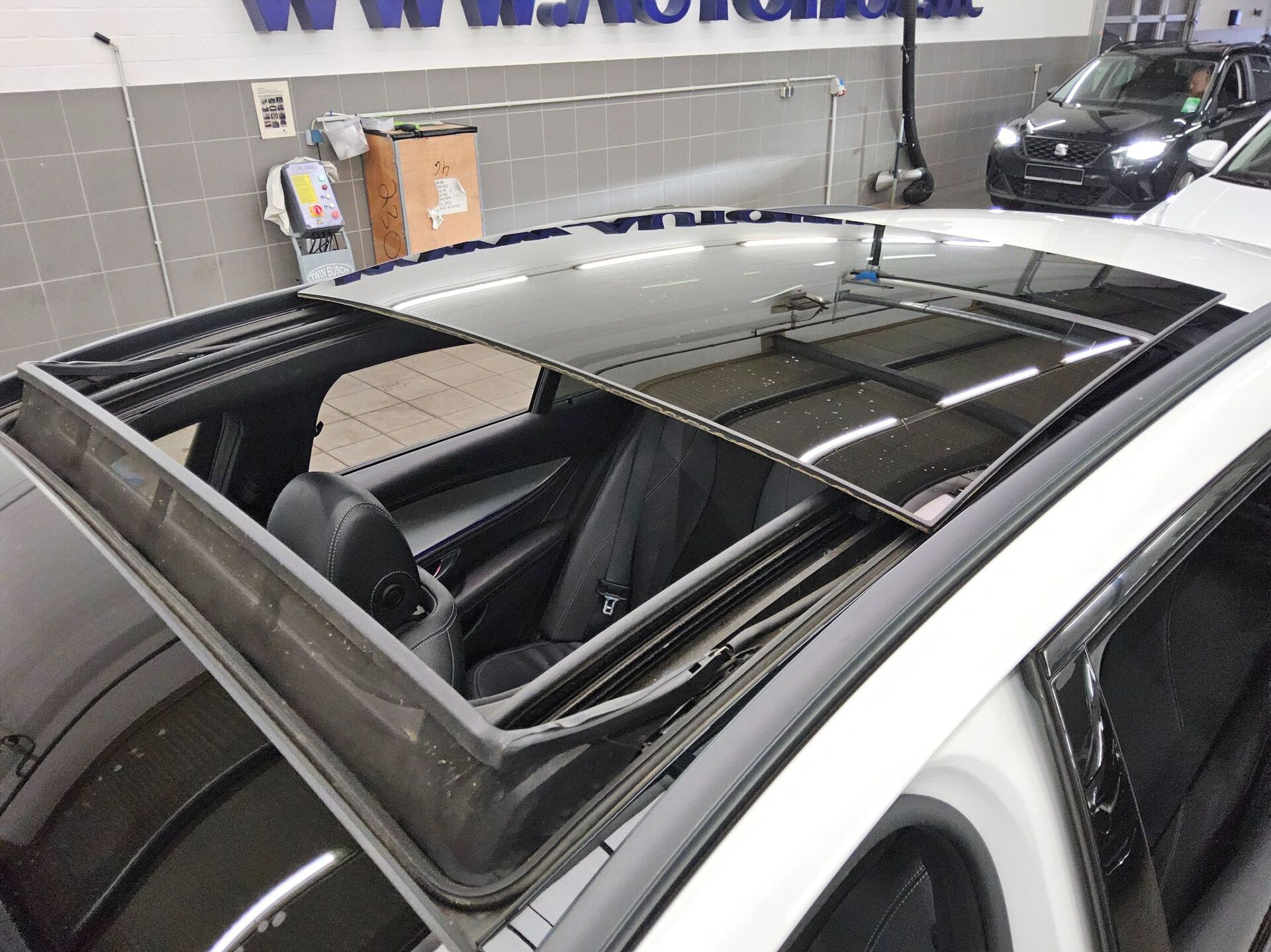 Mercedes-Benz E 300 T de AMG-Line Night Navi MB-LED Pano AHK 11