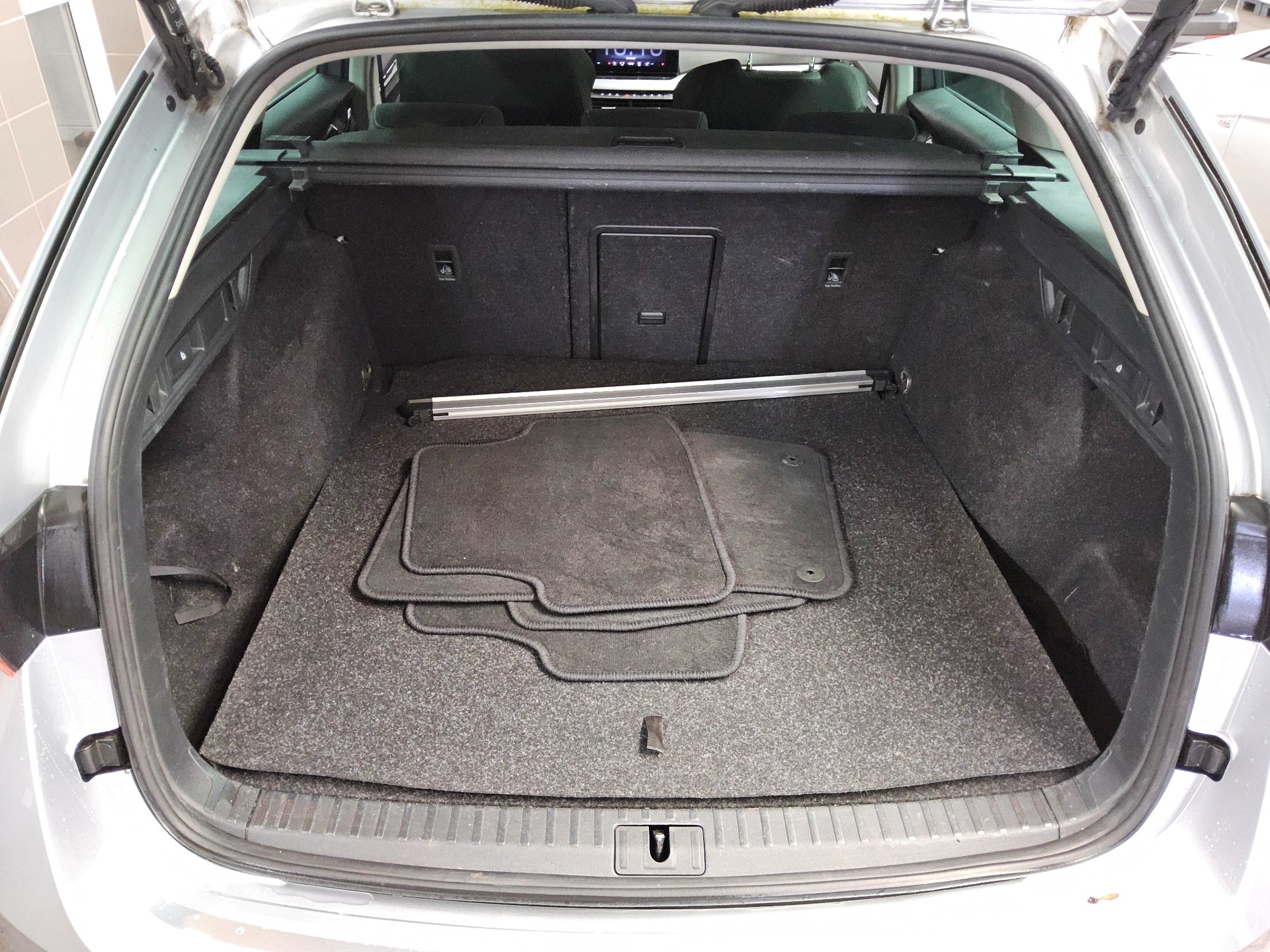 Skoda Octavia Kombi 2.0 TDI Ambition Navi LED vc ACC 12