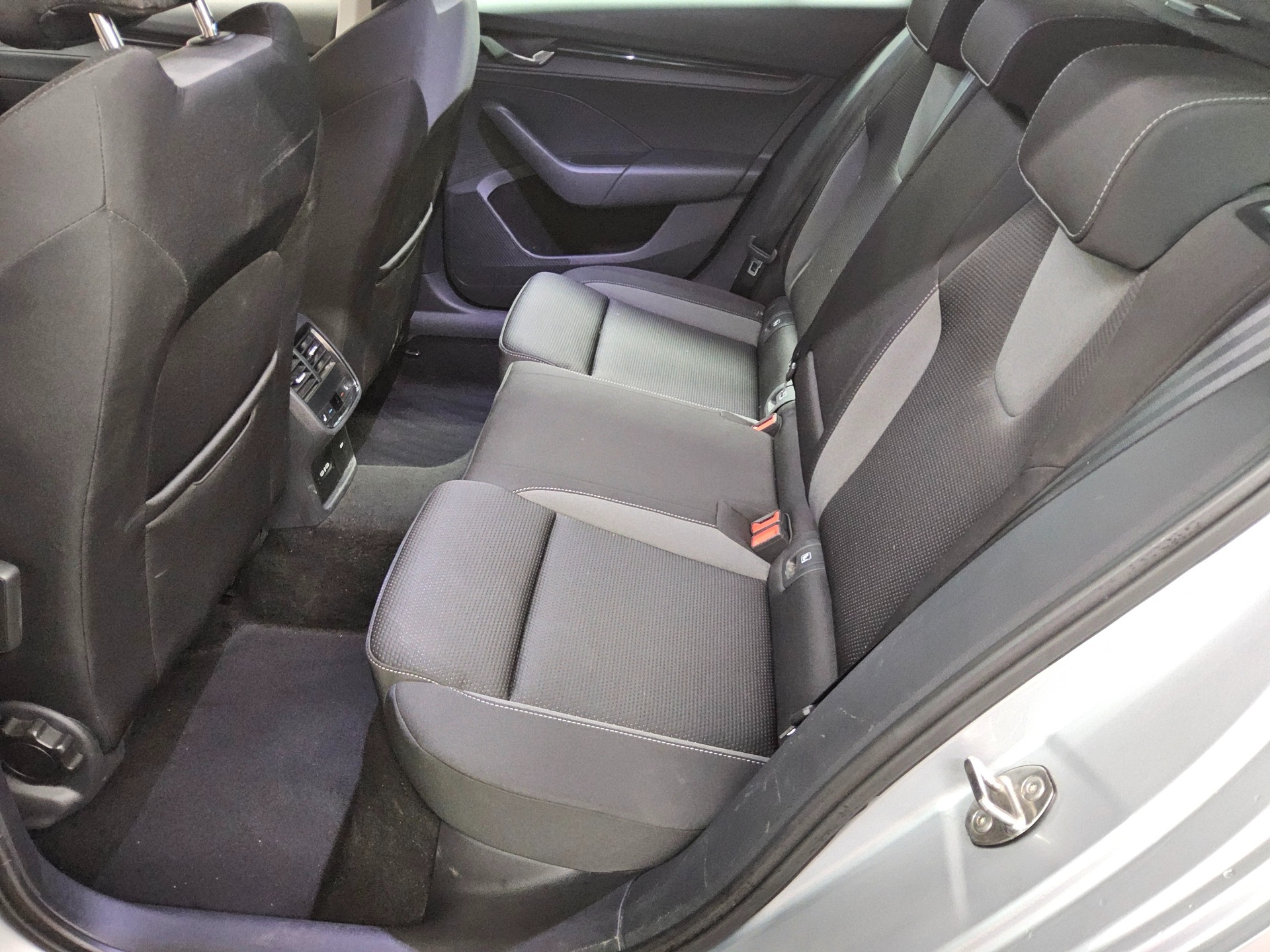 Skoda Octavia Kombi 2.0 TDI Ambition Navi LED vc ACC 13