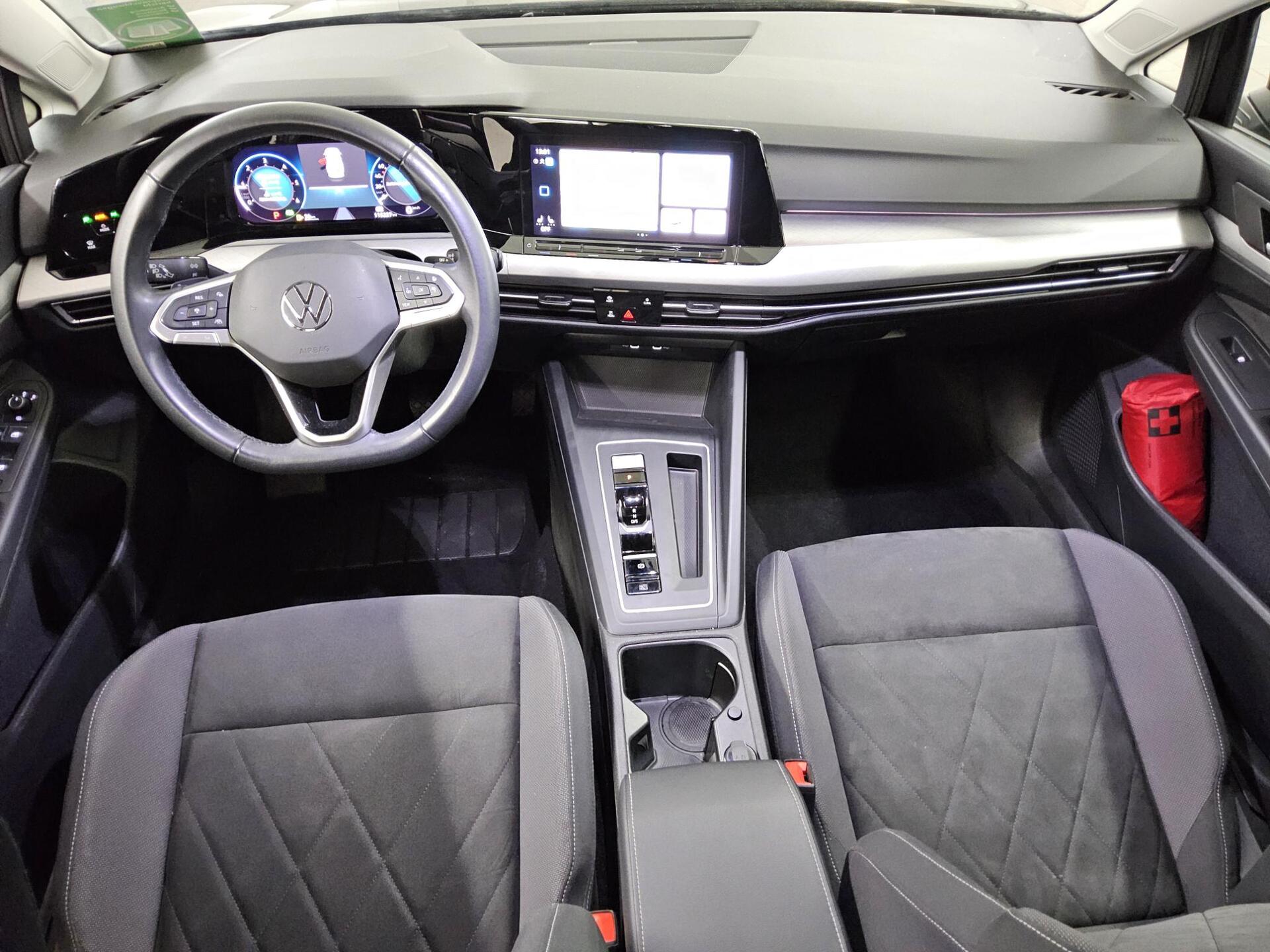 Volkswagen Golf-8 Var. 2.0 TDI Life Navi LED AID ACC RFK 5