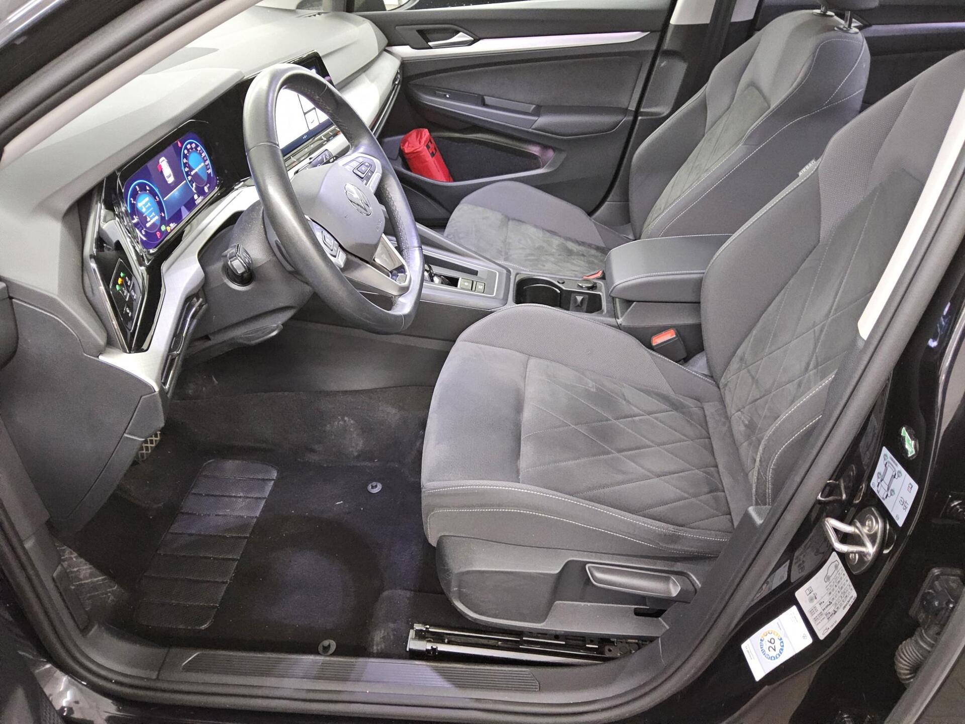 Volkswagen Golf-8 Var. 2.0 TDI Life Navi LED AID ACC RFK 9