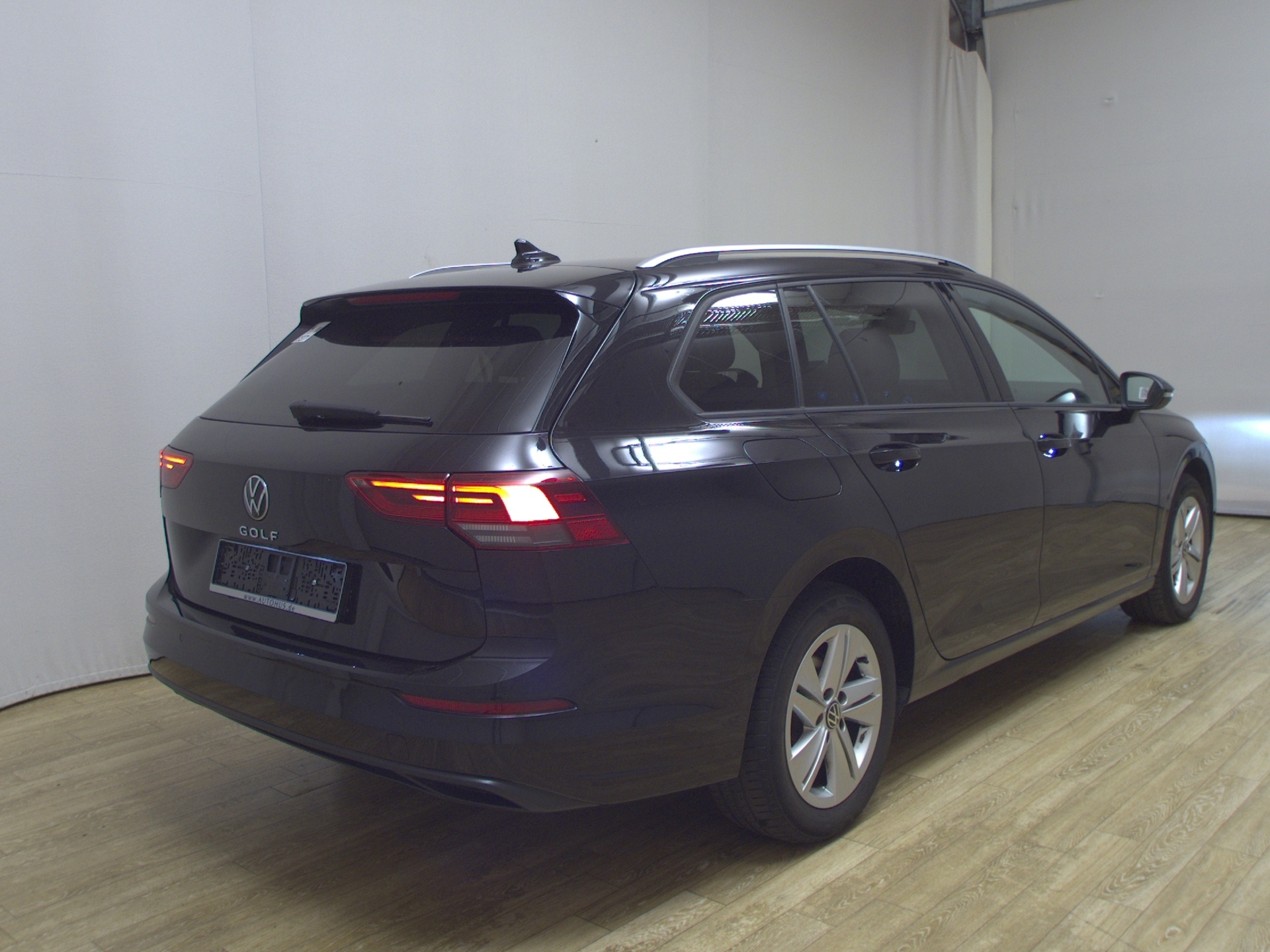 Volkswagen Golf-8 Var. 2.0 TDI Life Navi LED AID ACC RFK 4
