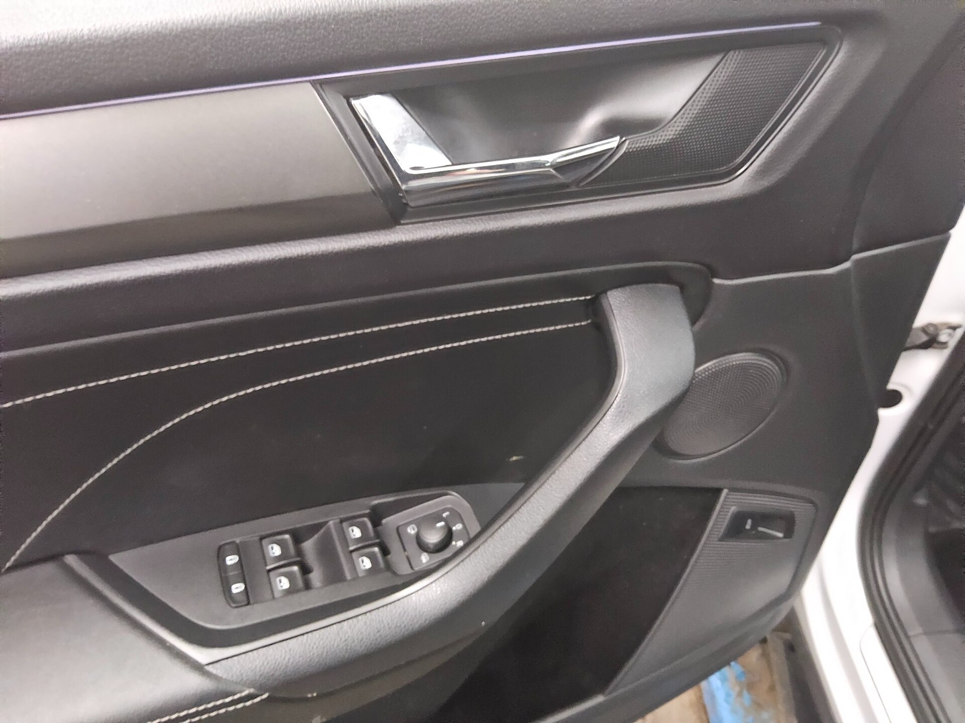 Skoda Kodiaq 2.0 TDI 4x4 Clever Navi LED Pano RFK AHK 9