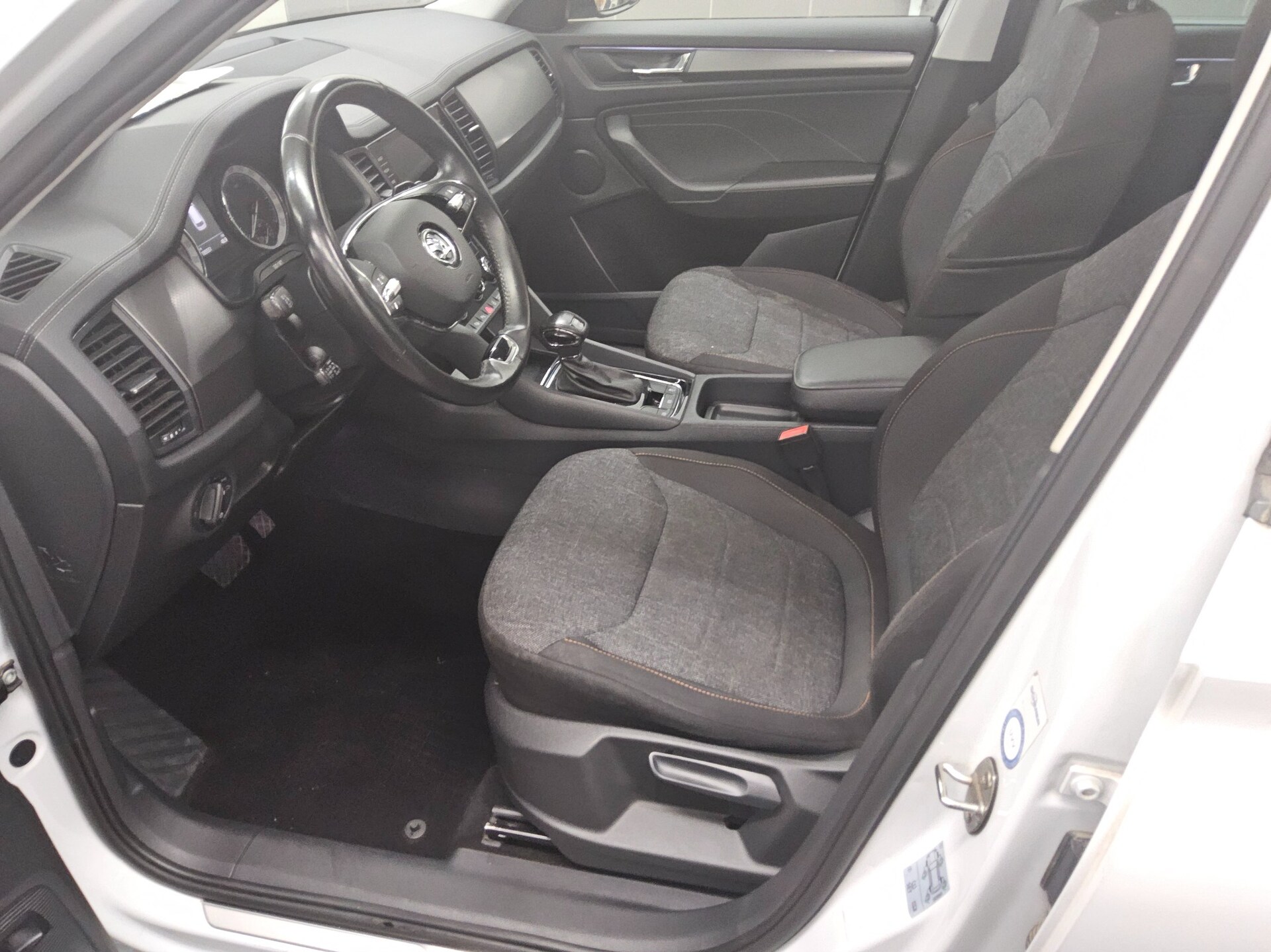 Skoda Kodiaq 2.0 TDI 4x4 Clever Navi LED Pano RFK AHK 8