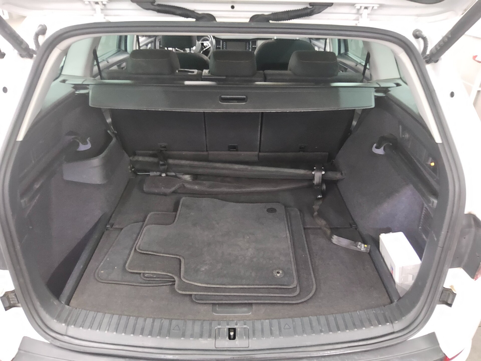 Skoda Kodiaq 2.0 TDI 4x4 Clever Navi LED Pano RFK AHK 13