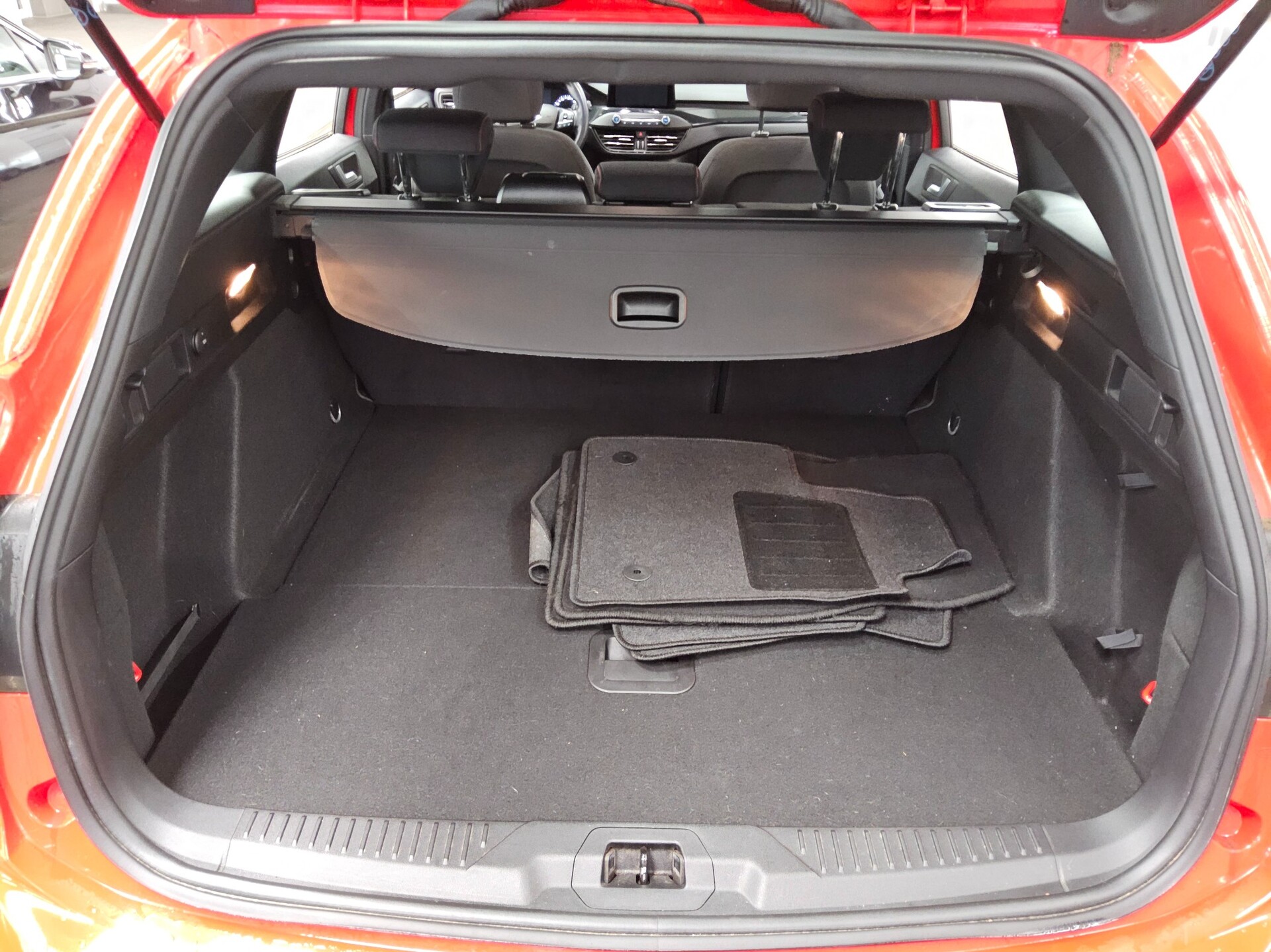 Ford Focus Turnier 2.0 EB ST-Line Navi AHK LED ACC 12