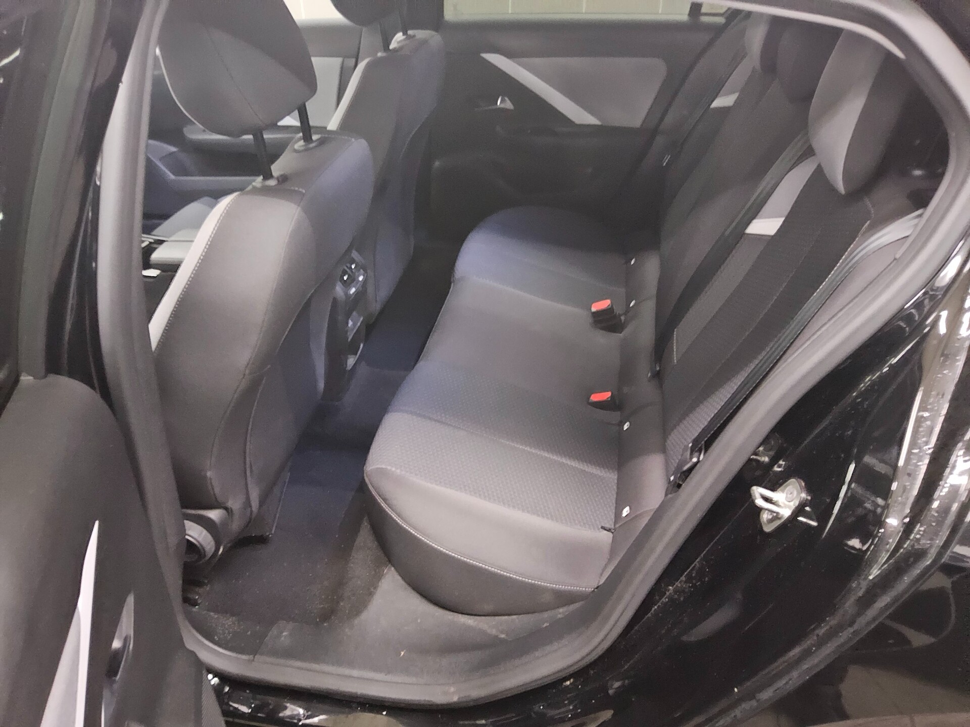 Opel Astra 1.5 D Business Ed. Rückfahrkamera LED SHZ 13