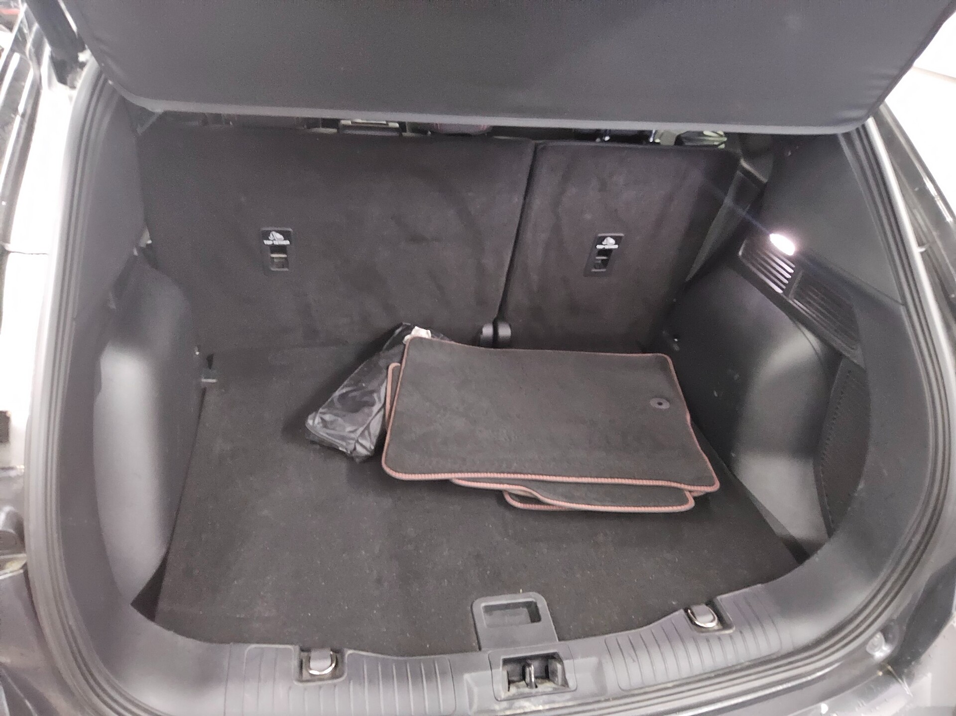 Ford Kuga 2.0 EB ST-Line Navi LED RfK ACC 4xSHZ 13