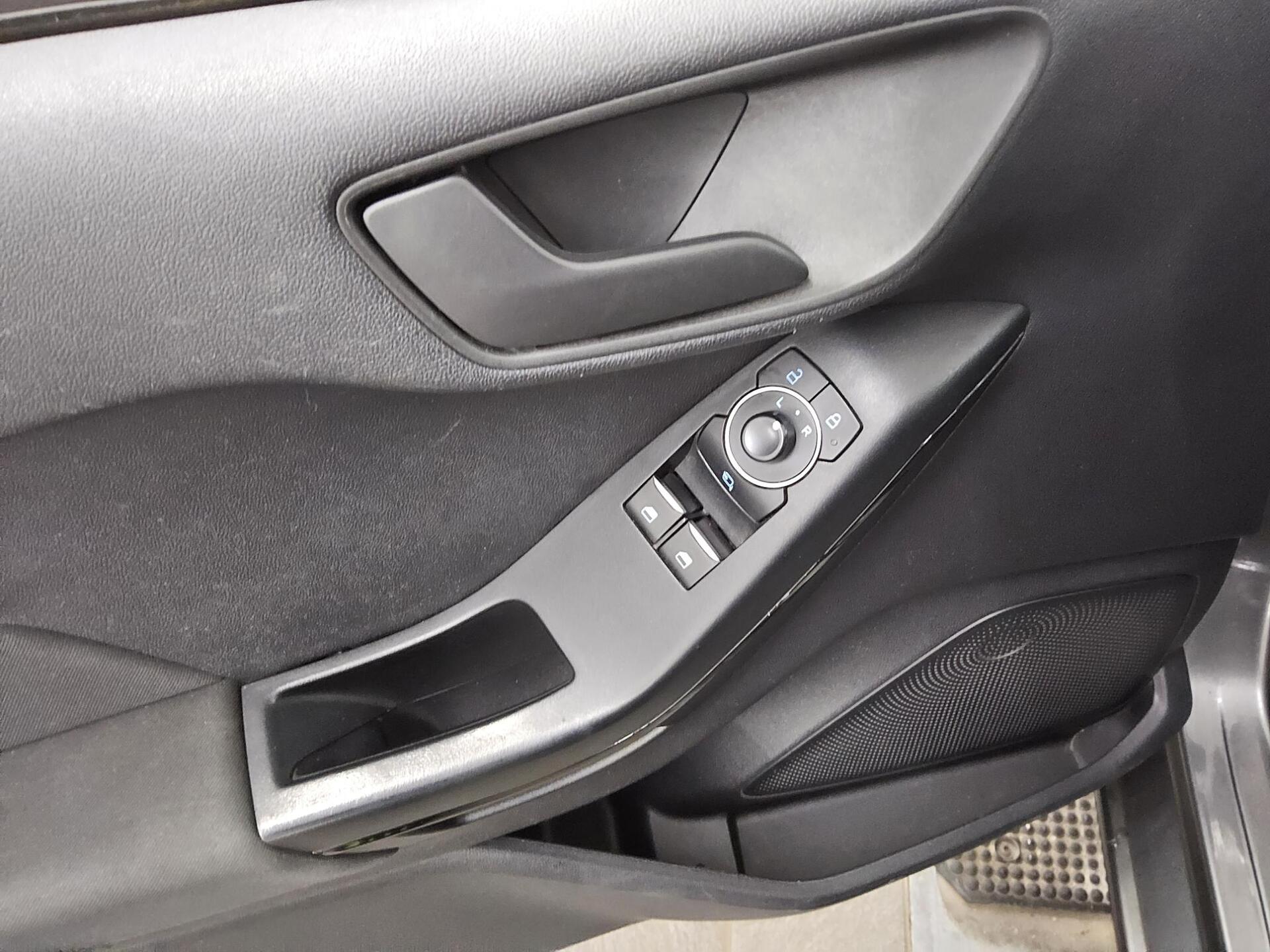 Ford Fiesta 1.0 EB Cool&Connect Navi Shz PDC 9