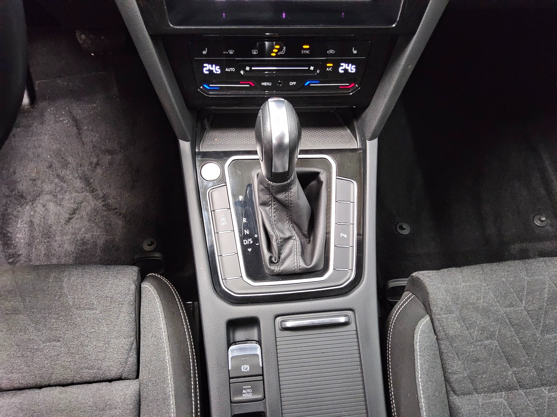 Volkswagen Passat Var. 2.0 TDI Business Navi LED RfK AHK 6