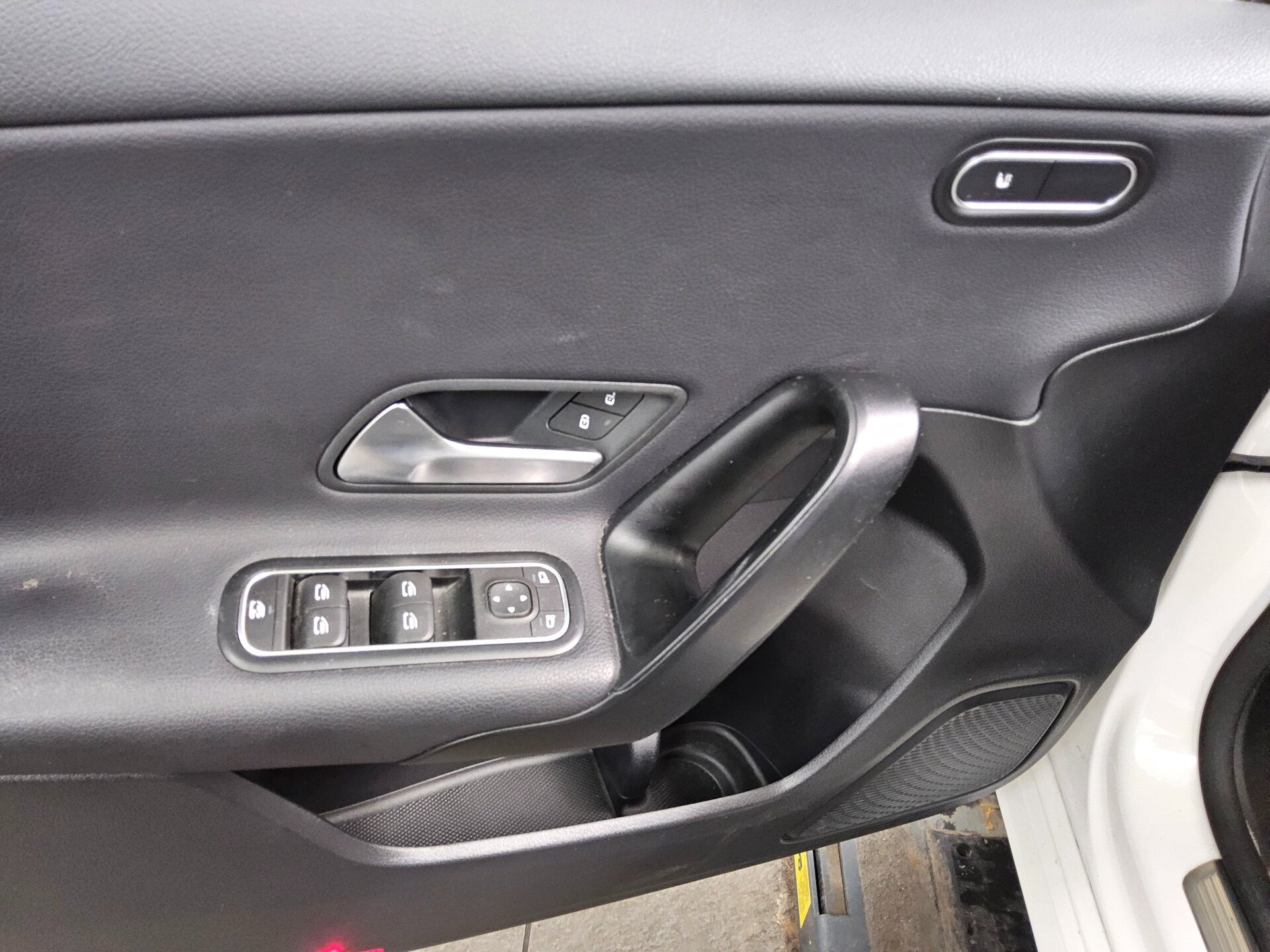 Mercedes-Benz A 180 d T-Leder Navi LED MBUX Tempomat Shz 10