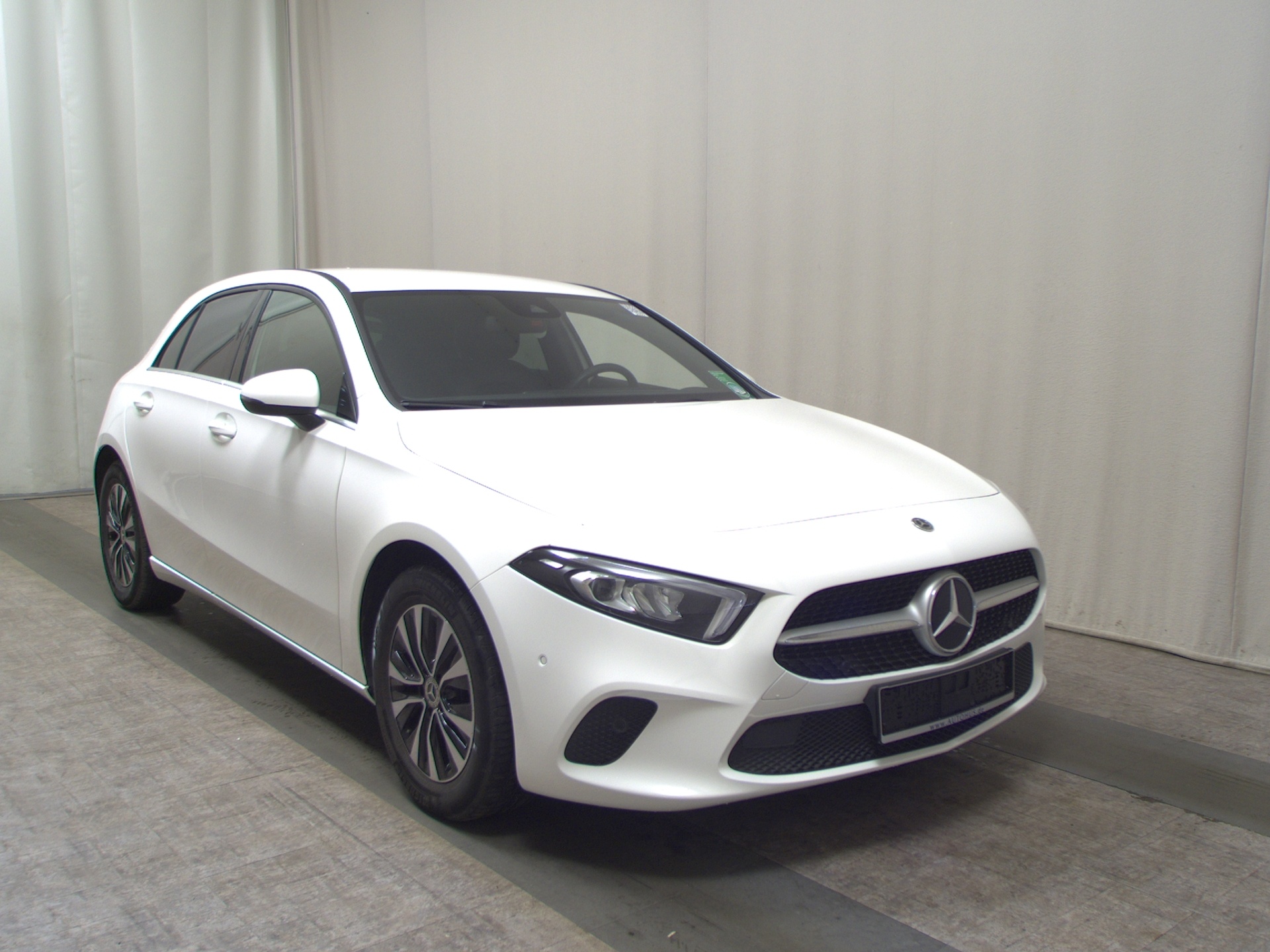 Mercedes-Benz A 180 d T-Leder Navi LED MBUX Tempomat Shz 3