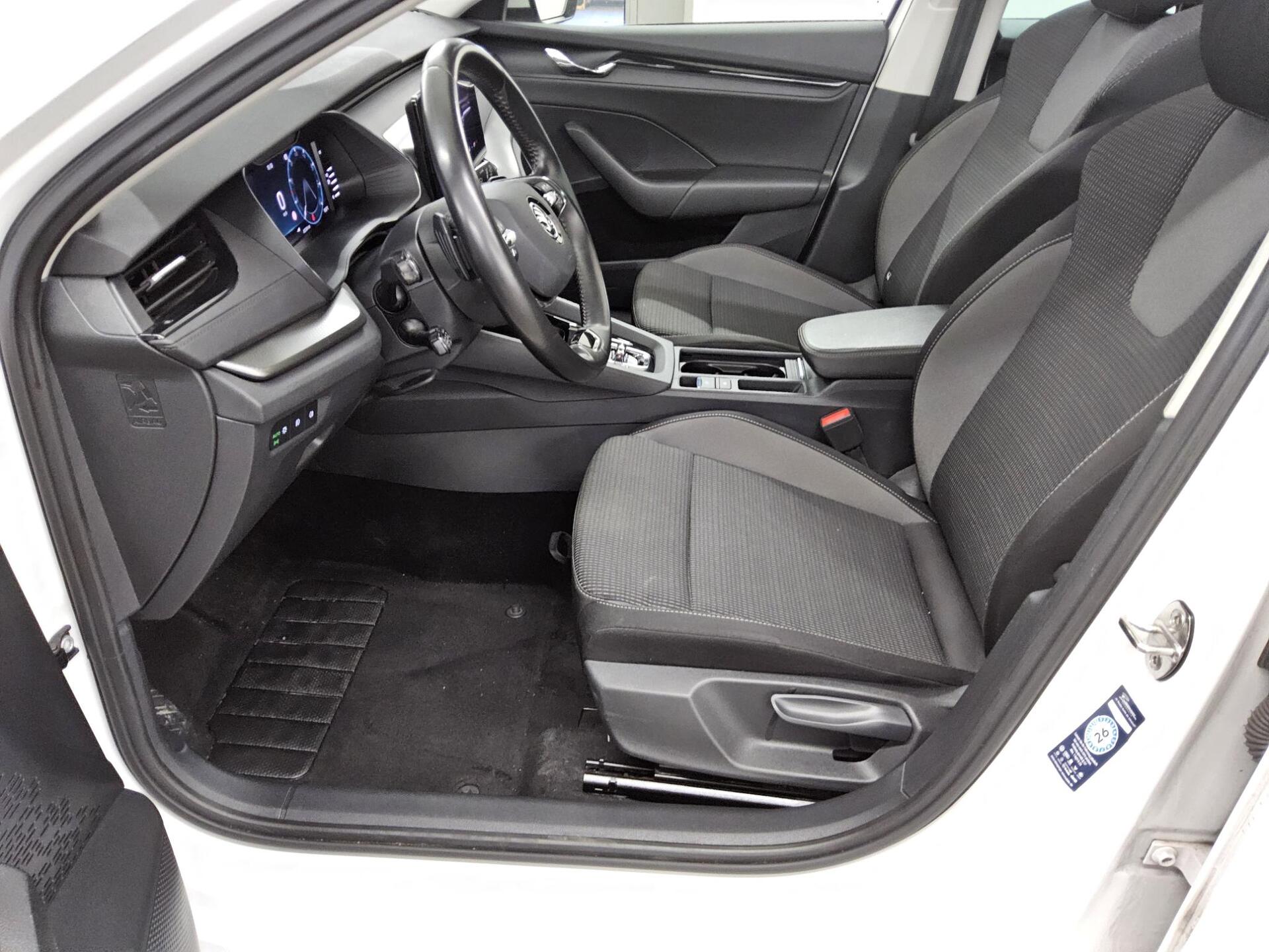 Skoda Octavia Kombi 2.0 TDI Ambition Navi LED vc Pano 9