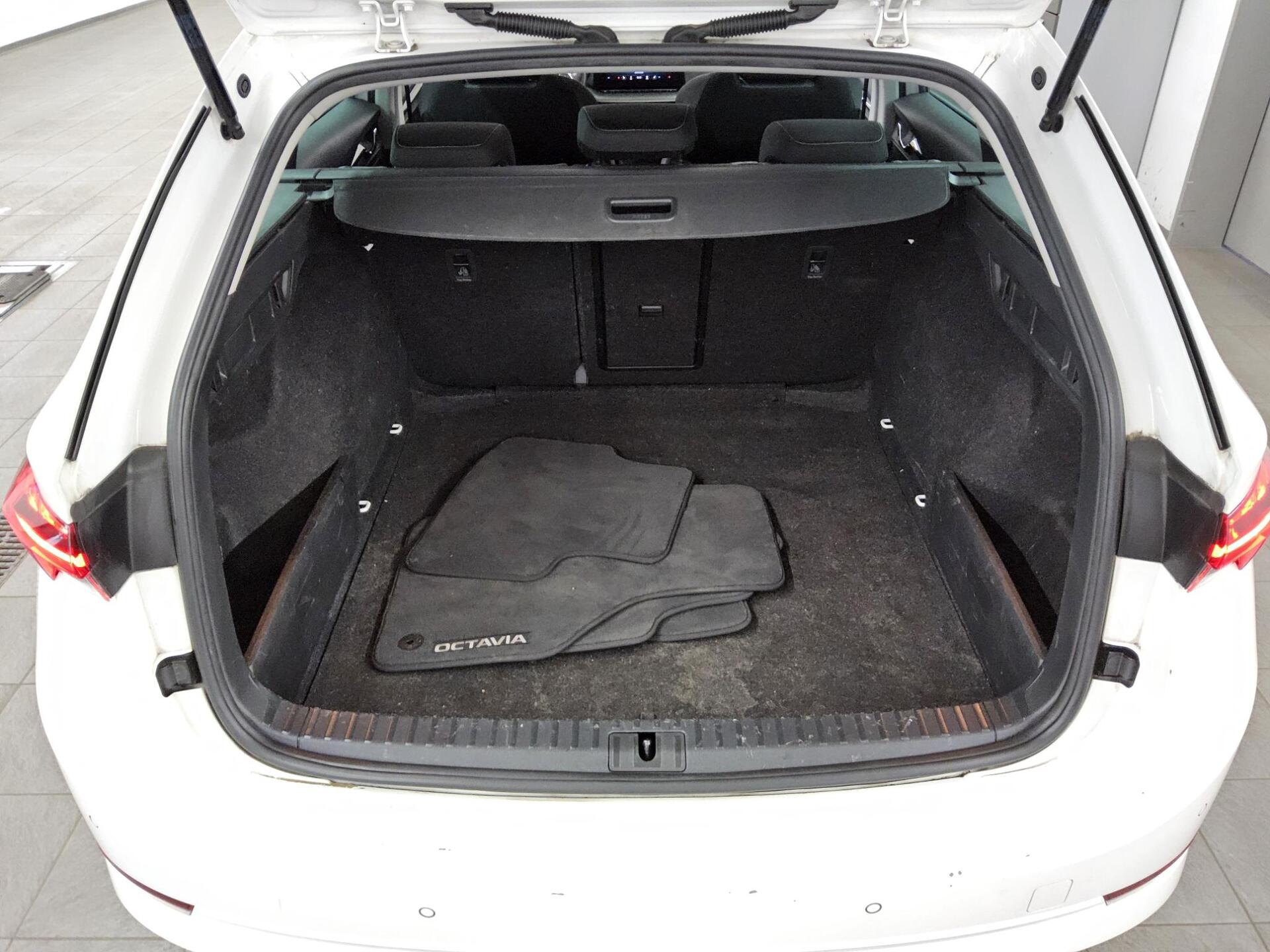Skoda Octavia Kombi 2.0 TDI Ambition Navi LED vc Pano 12