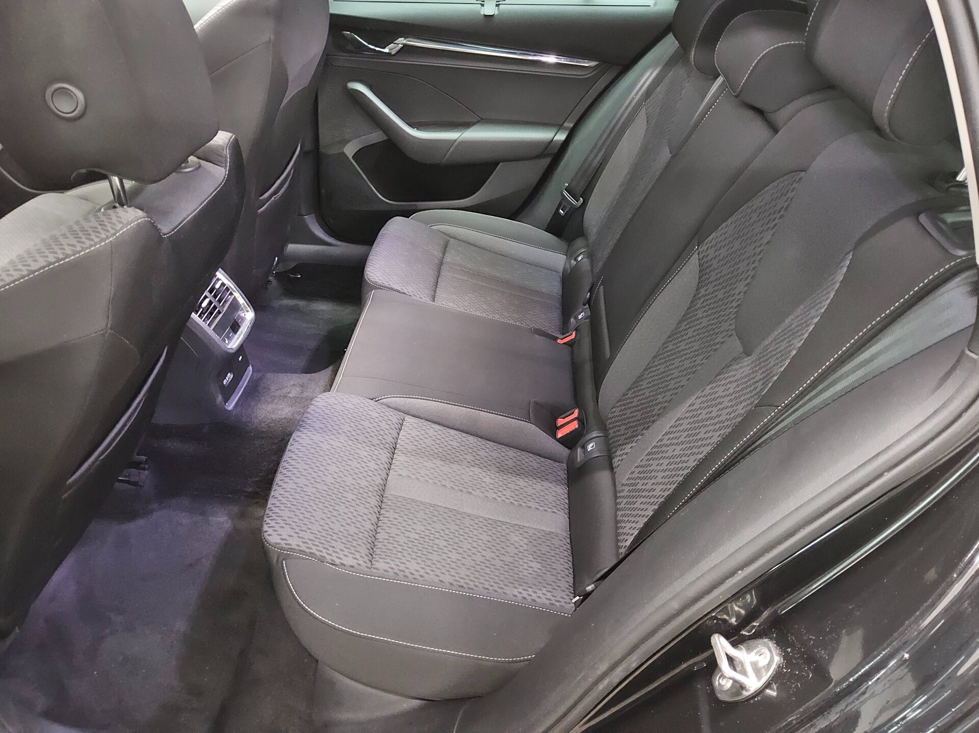 Skoda Octavia Kombi 1.4 TSI iV Style Navi HuD vc LED+ 13