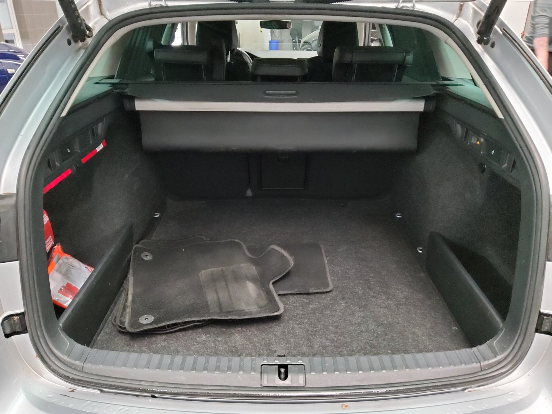 Skoda Octavia Kombi 2.0 TDI Style Leder Navi LED vc 11