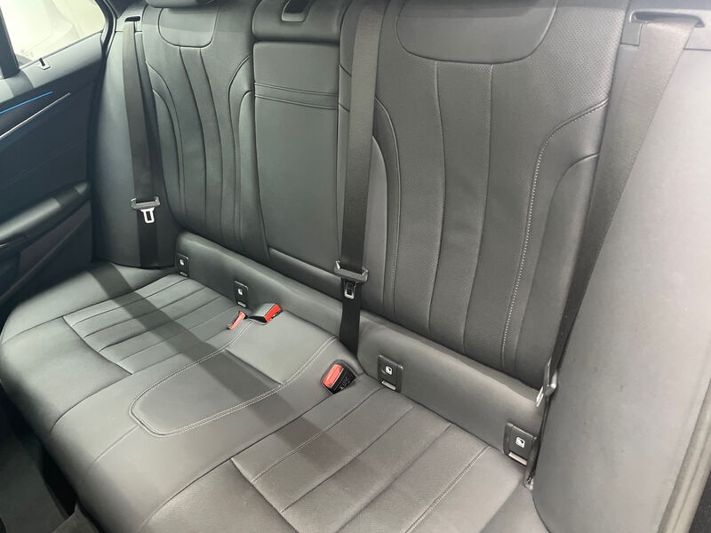 BMW 530e Touring M-Sport SPORTSITZE KLIMAAUT LED RADIO SHZ 11