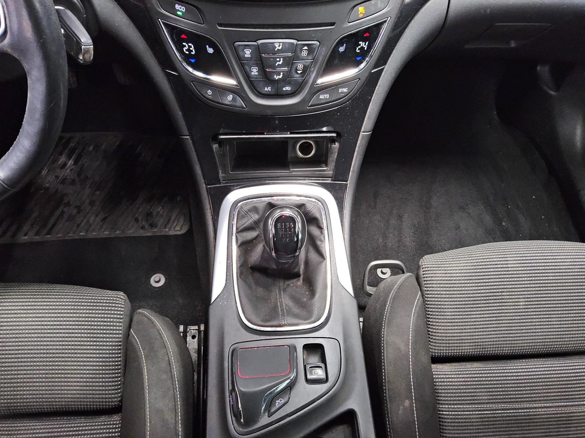 Opel Insignia ST 2.0 CDTI Innovation Navi HU 03/27 6