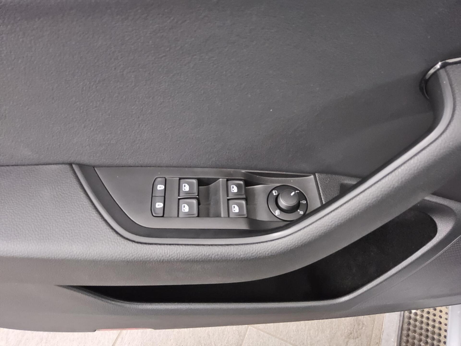 Skoda Superb Kombi 2.0 TDI Ambition Nav LED vc RFK Shz 10