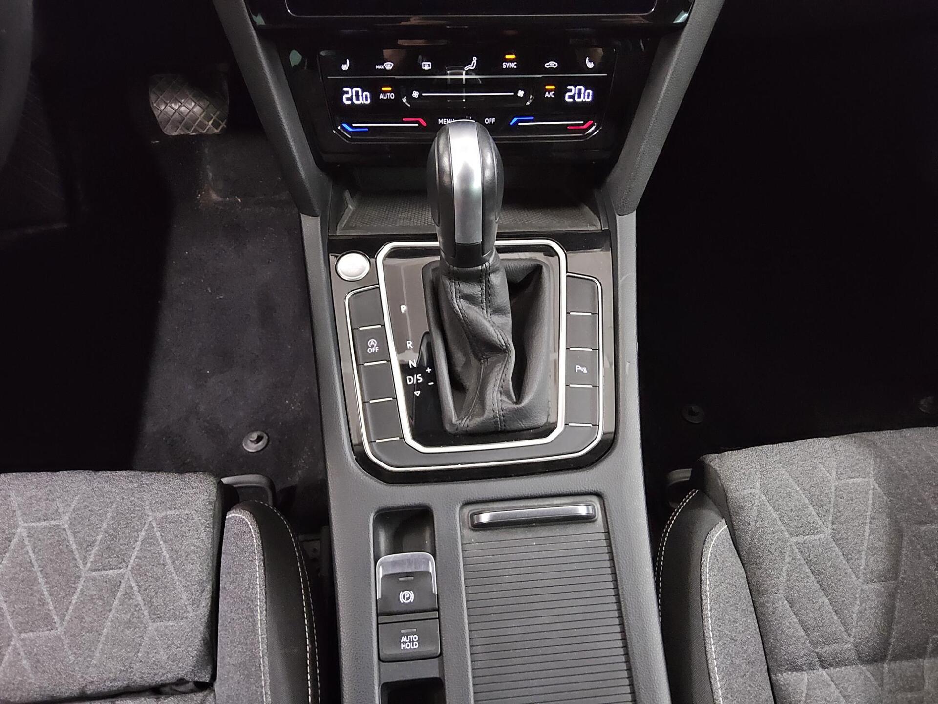 Volkswagen Passat Var. 2.0 TDI Business Navi LED RFK ACC 6