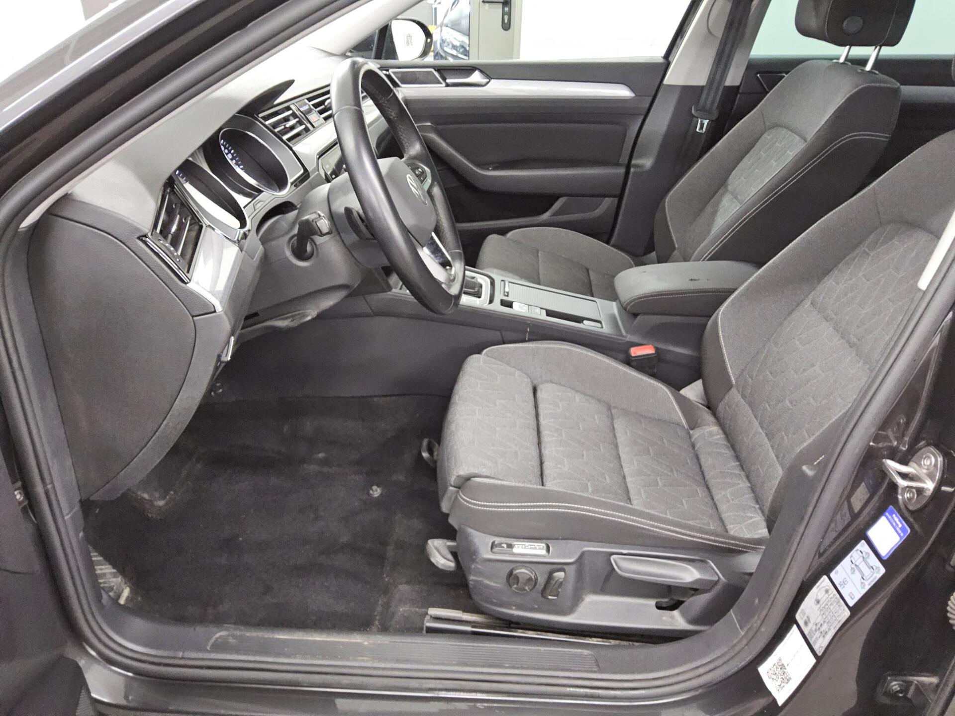 Volkswagen Passat Var. 2.0 TDI Business Navi LED RFK ACC 8