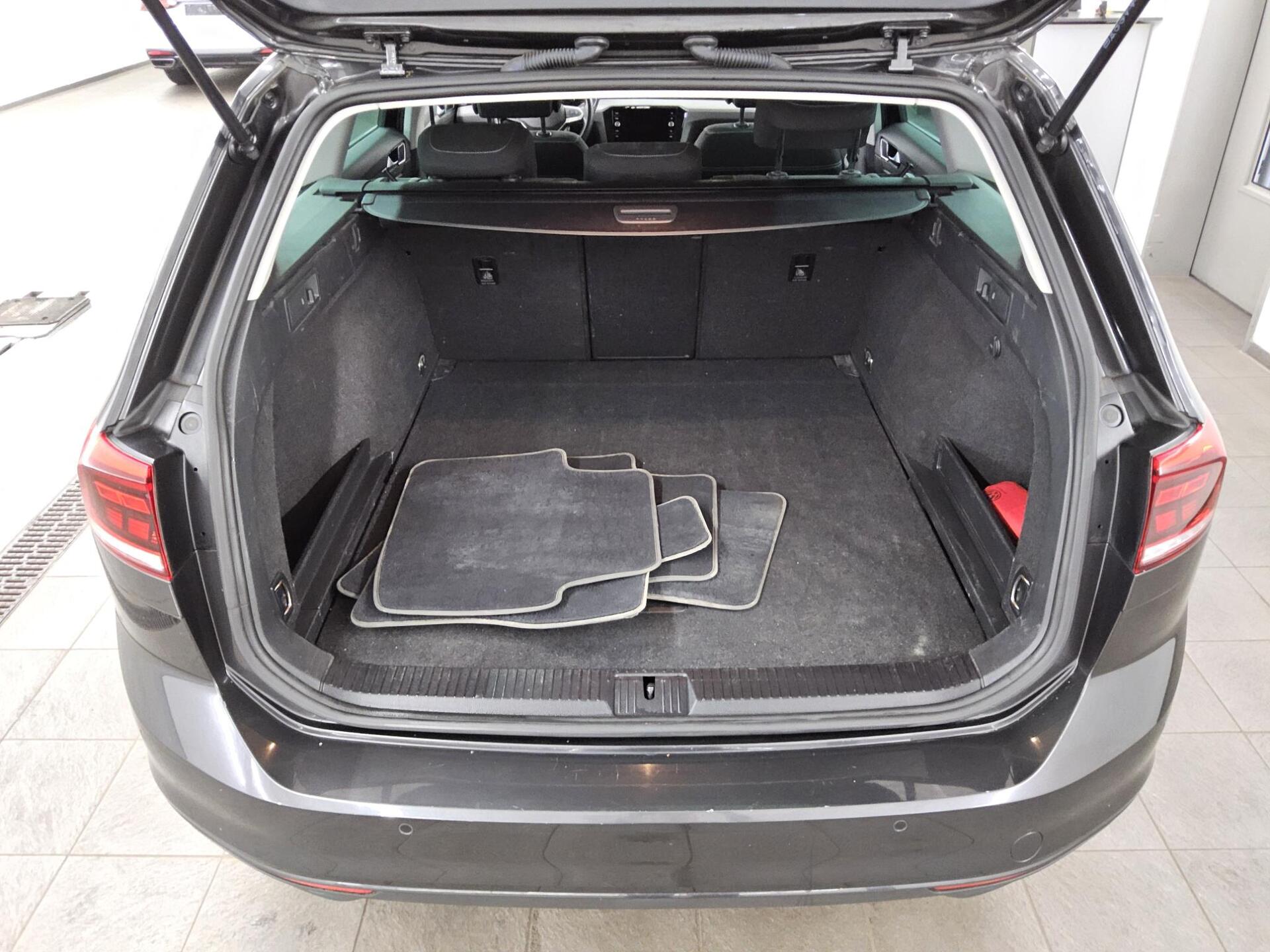Volkswagen Passat Var. 2.0 TDI Business Navi LED RFK ACC 11
