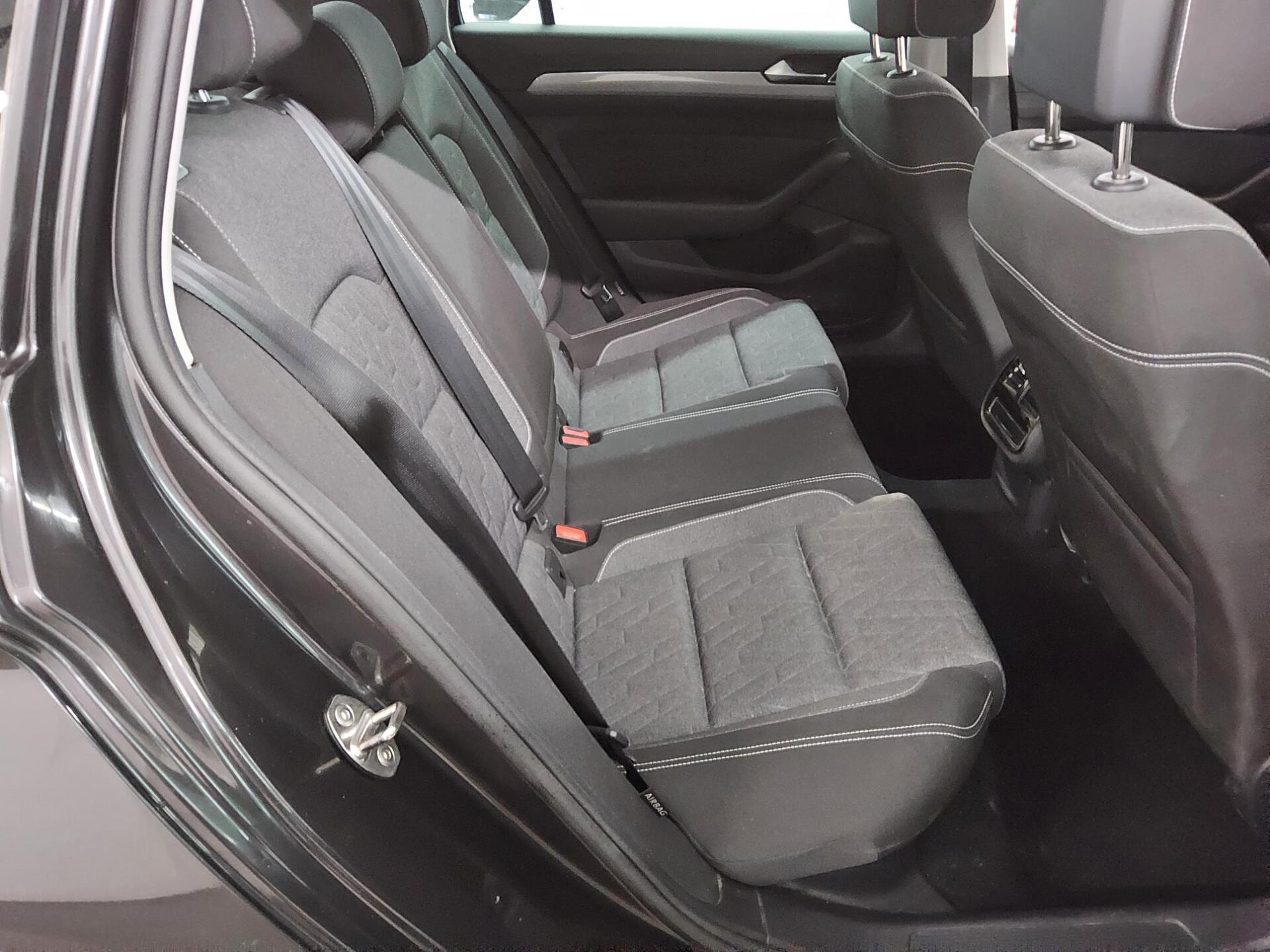 Volkswagen Passat Var. 2.0 TDI Business Navi LED RFK ACC 13