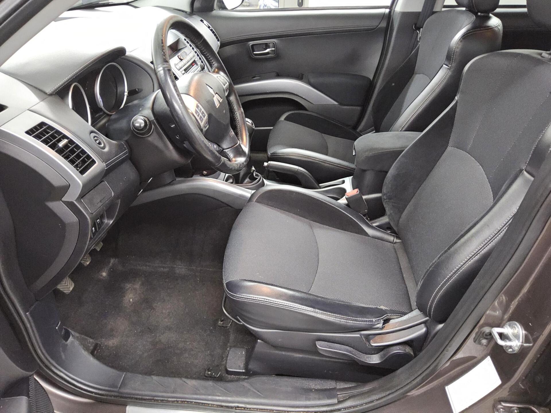 Mitsubishi Outlander 2.0 MIVEC T-Leder PDC 8