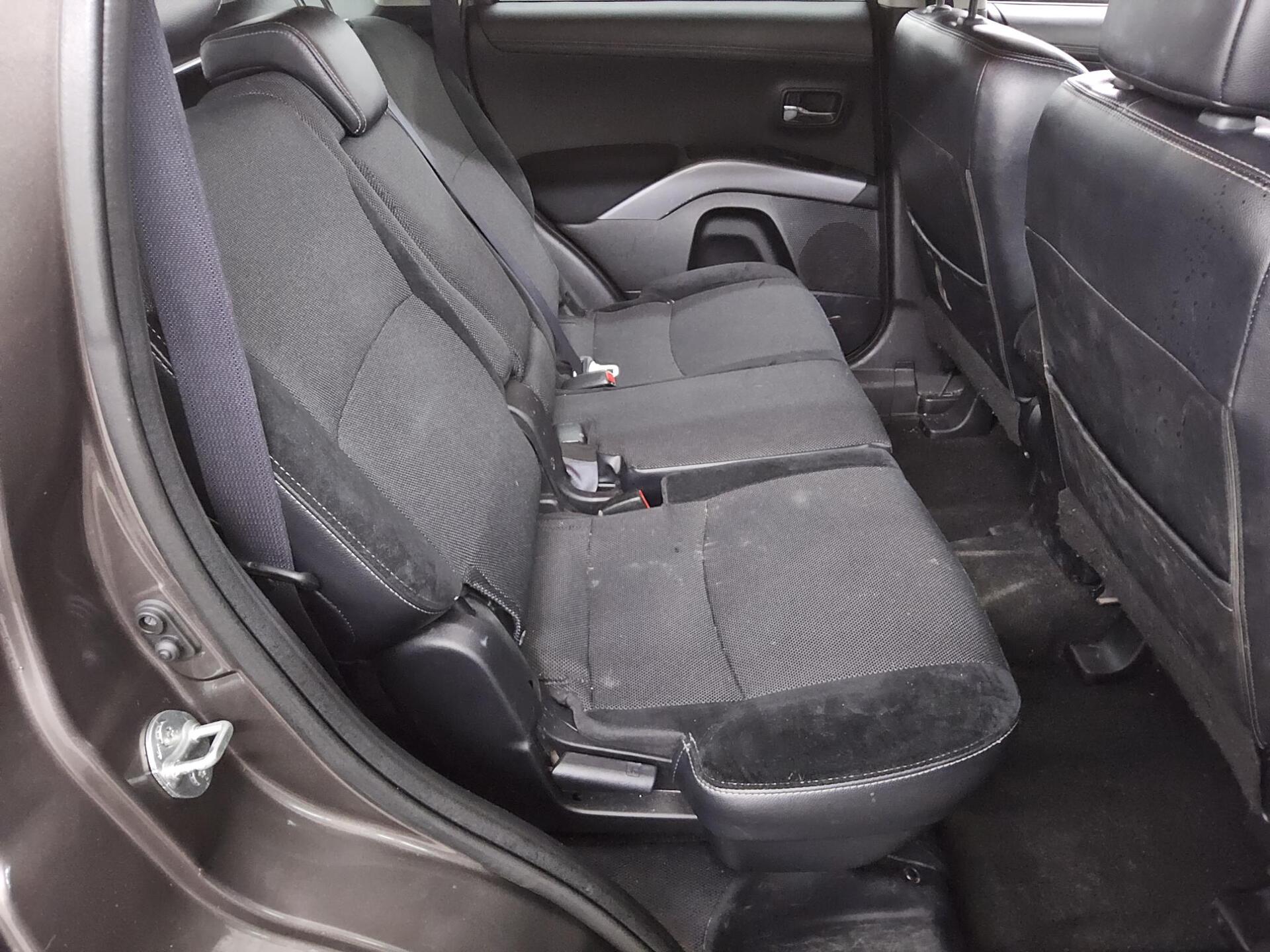 Mitsubishi Outlander 2.0 MIVEC T-Leder PDC 13