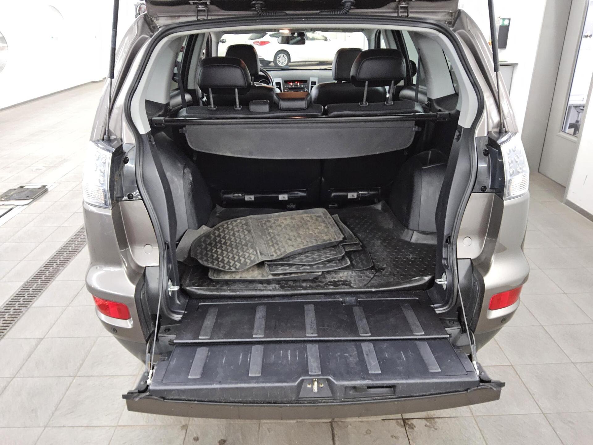 Mitsubishi Outlander 2.0 MIVEC T-Leder PDC 11