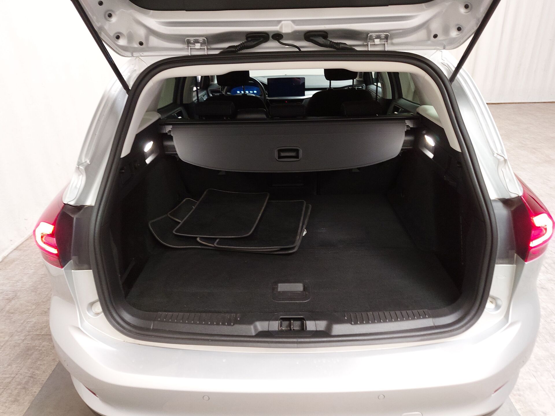 Ford Focus Turnier Titanium X NAVI LED SPORTSITZE SHZ PDC 19