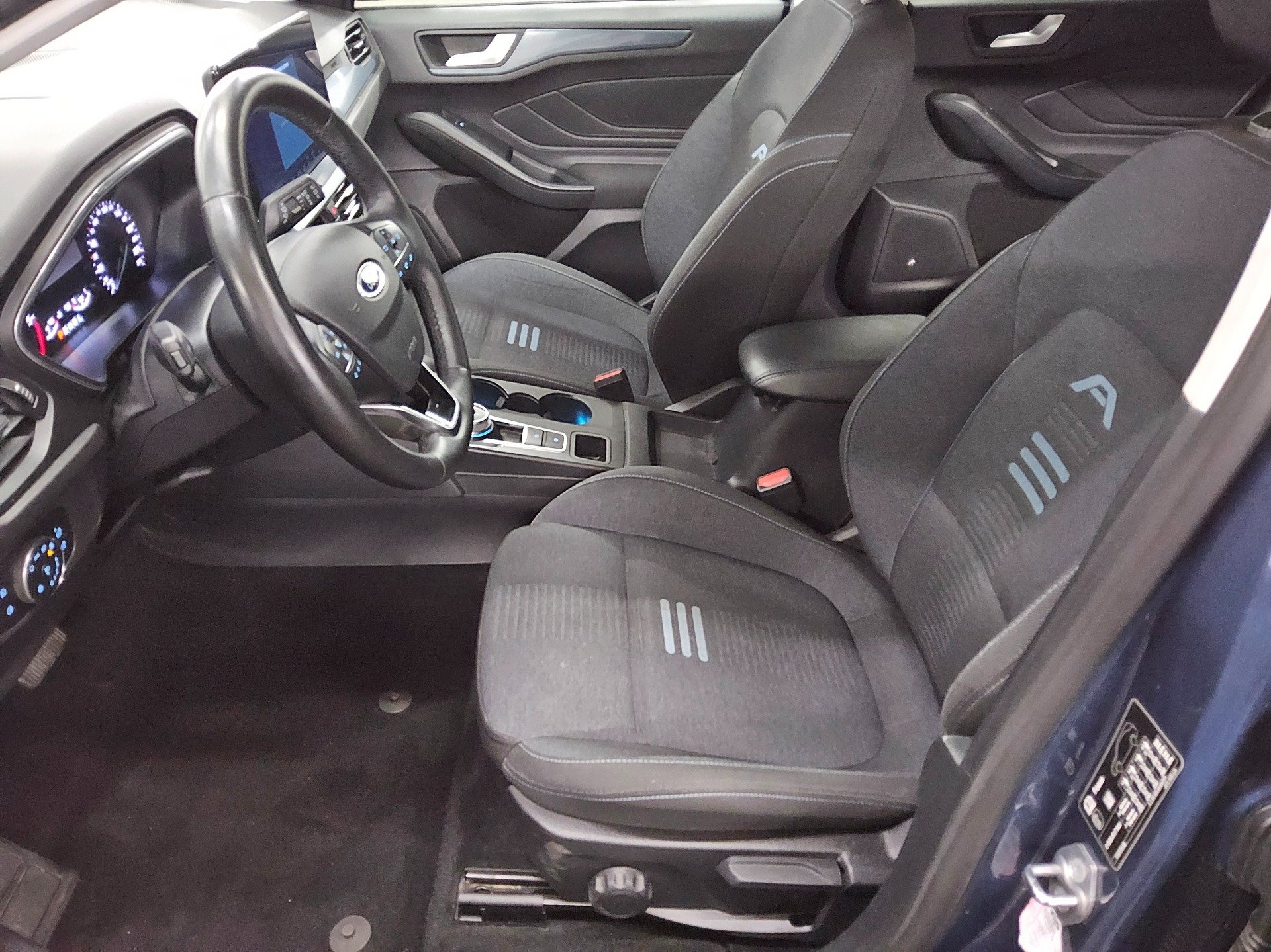 Ford Focus 1.5 EB Active Navie LED Shz AHK 8