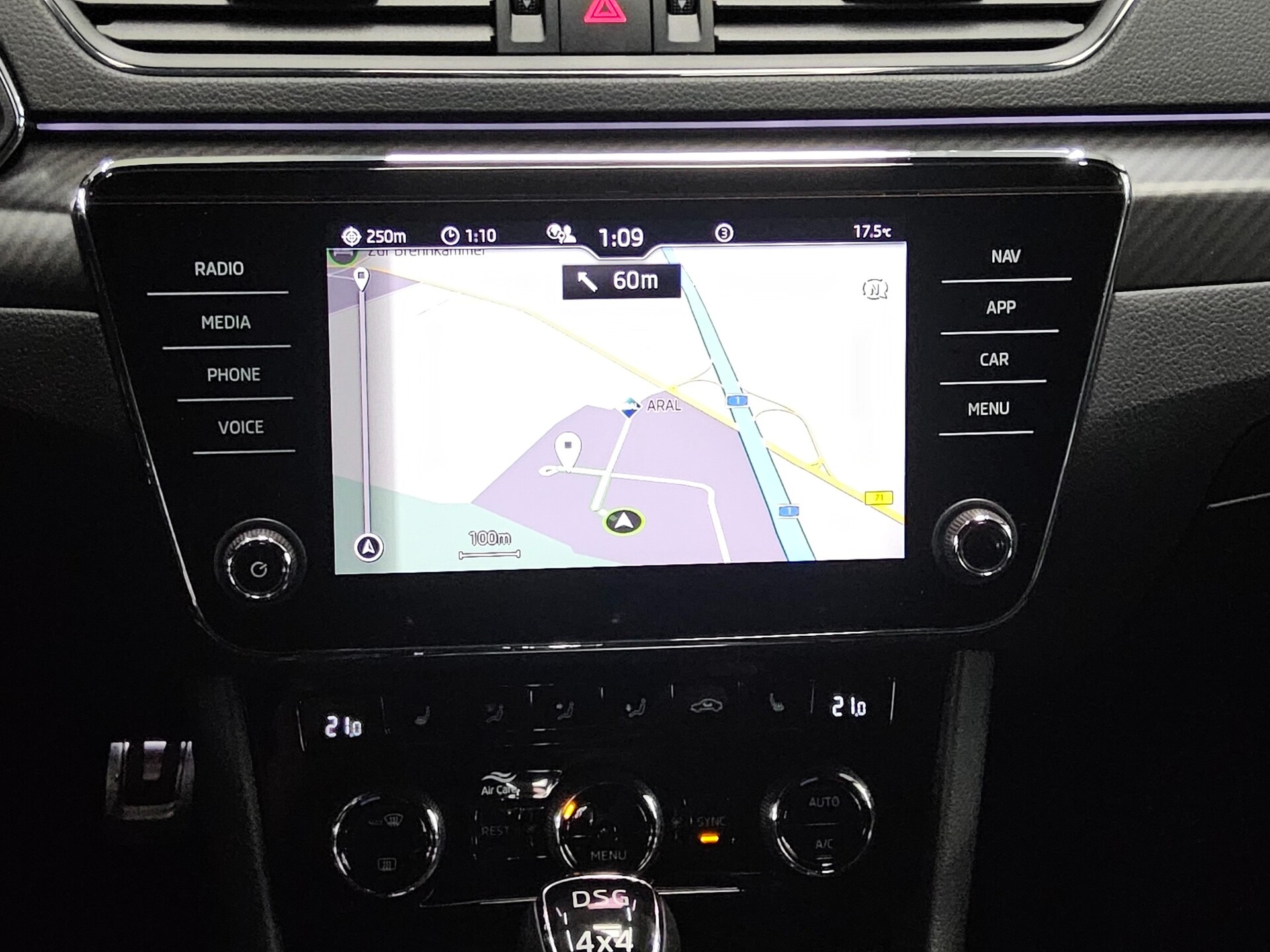 Skoda Superb Kombi 2.0 TSI SportLine Navi LED Virtual 7