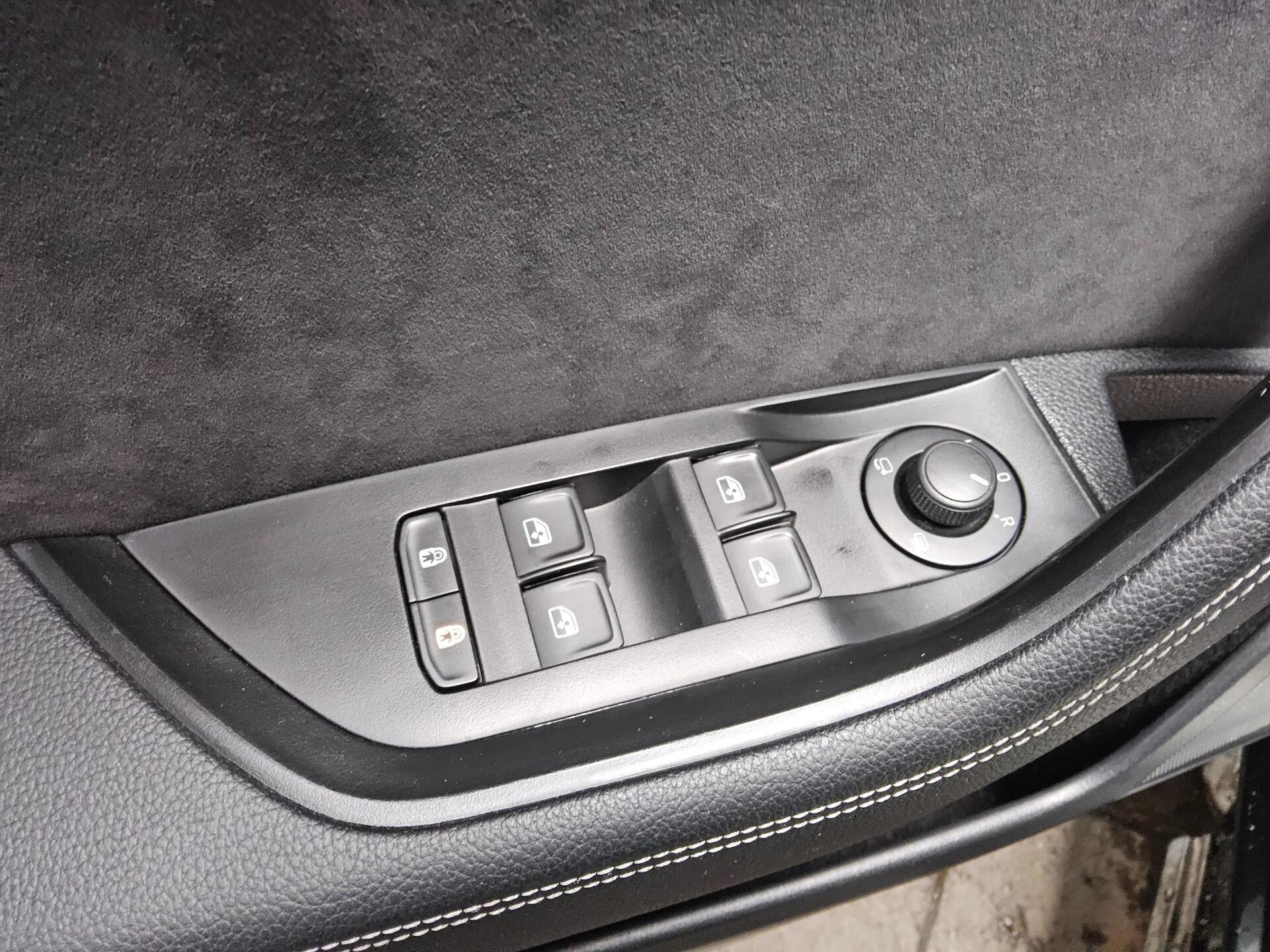 Skoda Superb Kombi 2.0 TSI SportLine Navi LED Virtual 9