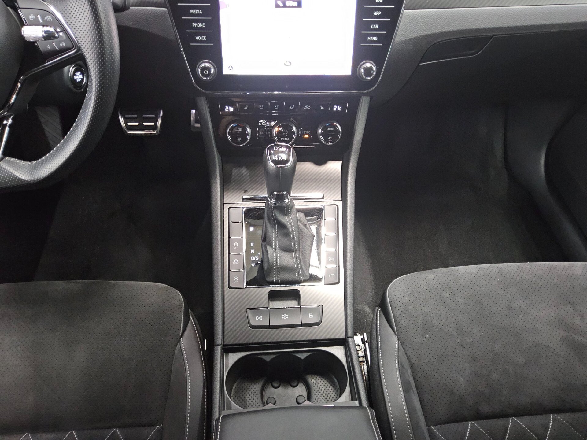 Skoda Superb Kombi 2.0 TSI SportLine Navi LED Virtual 6