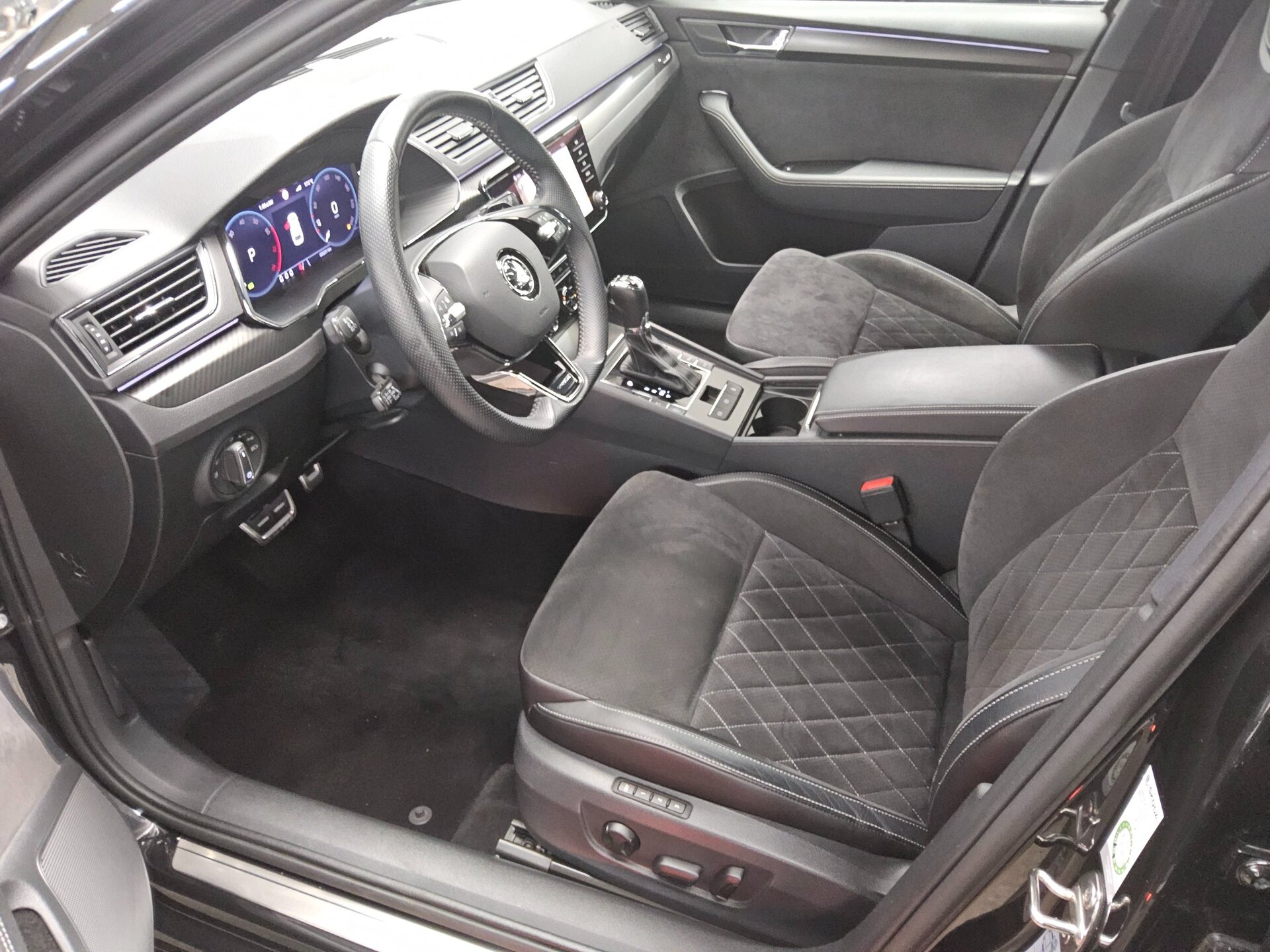 Skoda Superb Kombi 2.0 TSI SportLine Navi LED Virtual 8