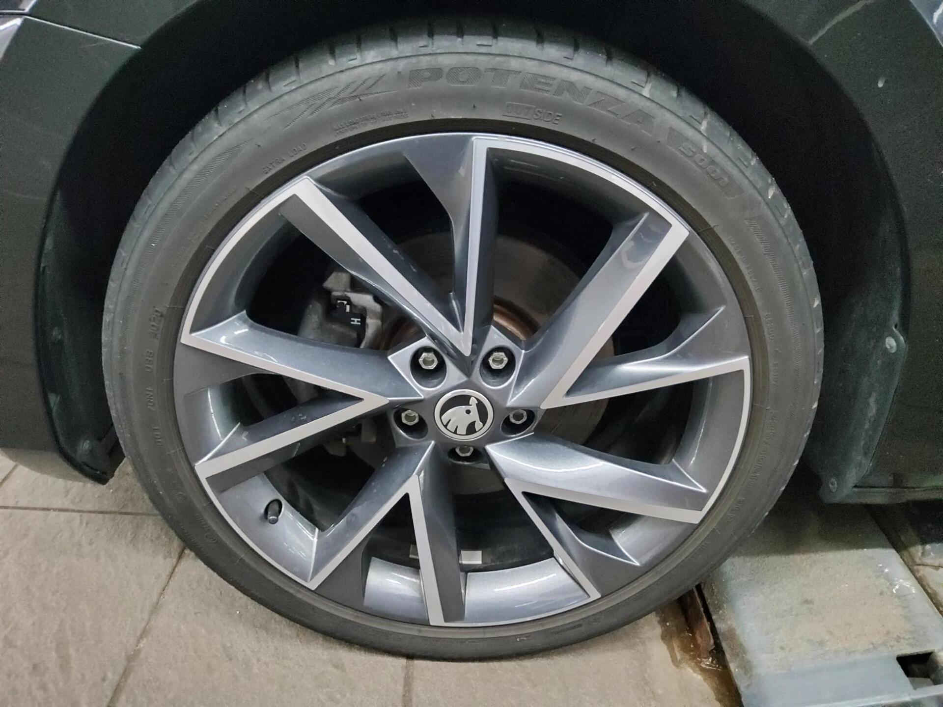Skoda Superb Kombi 1.4 TSI iV SportLine Navi LED RFK 10
