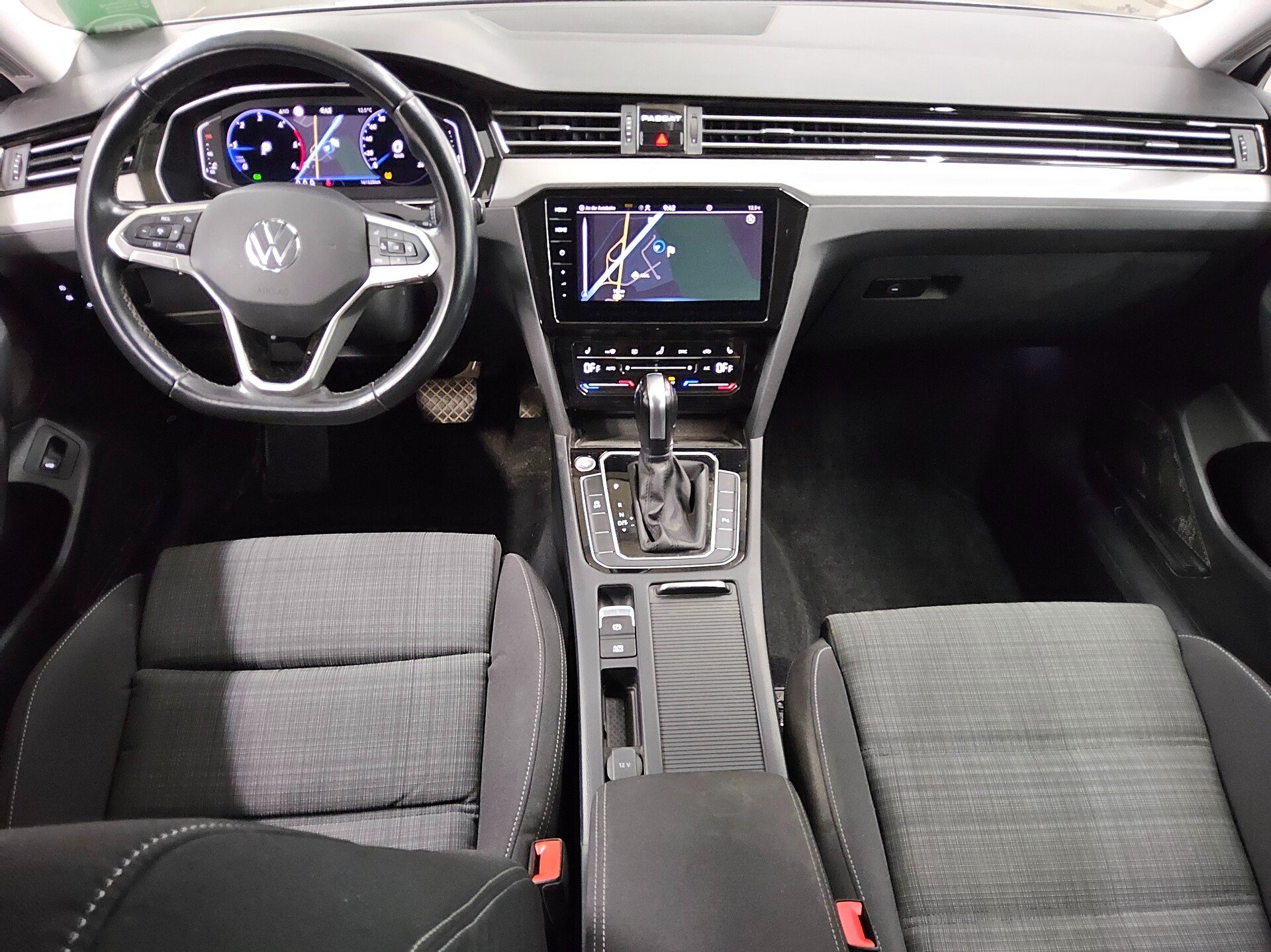 Volkswagen Passat Var. 2.0 TDI Business Navi LED AID RfK 5